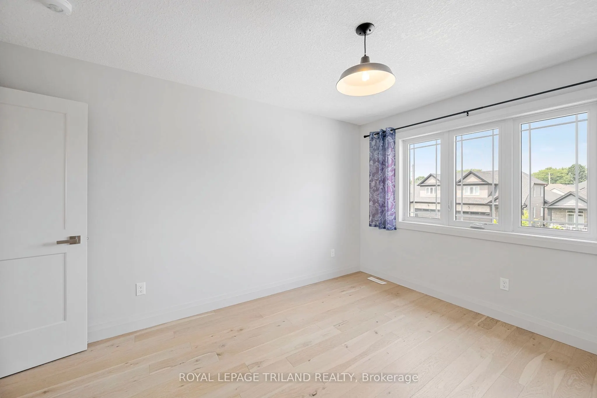 54 Compass Trail W