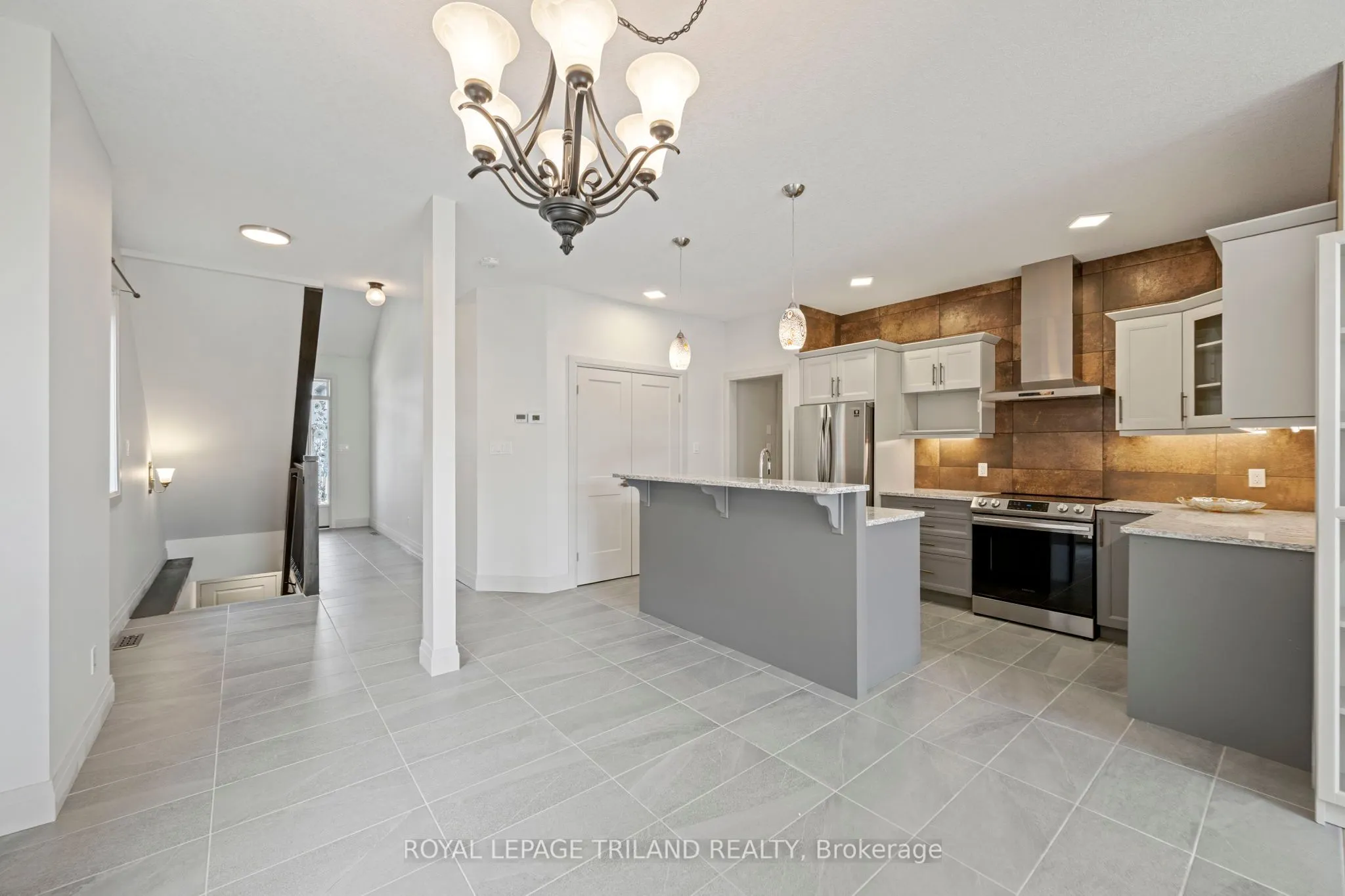 54 Compass Trail W