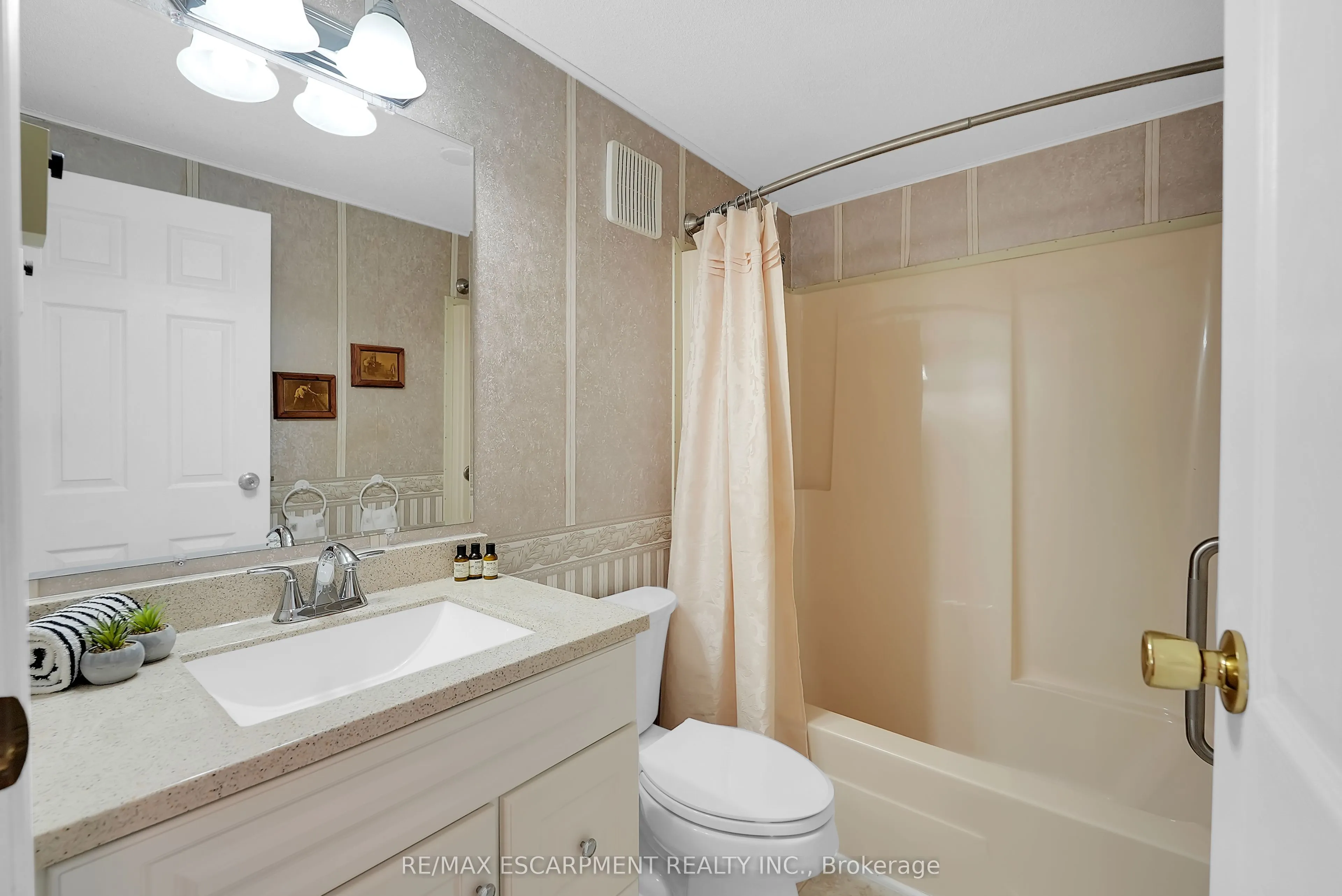 3033 Townline Road, #213