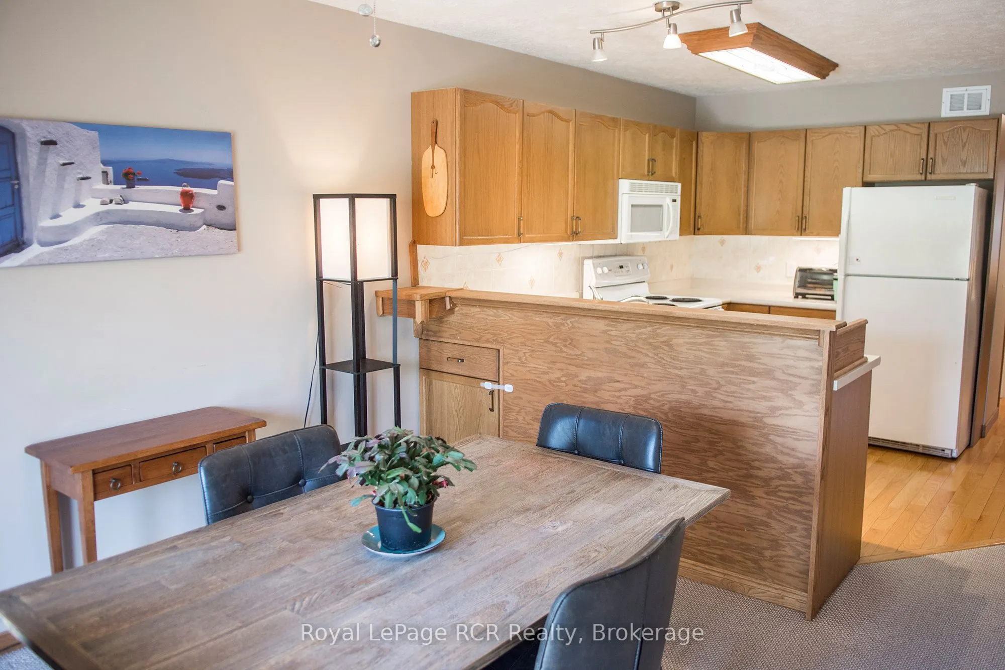 872 9TH A East Avenue