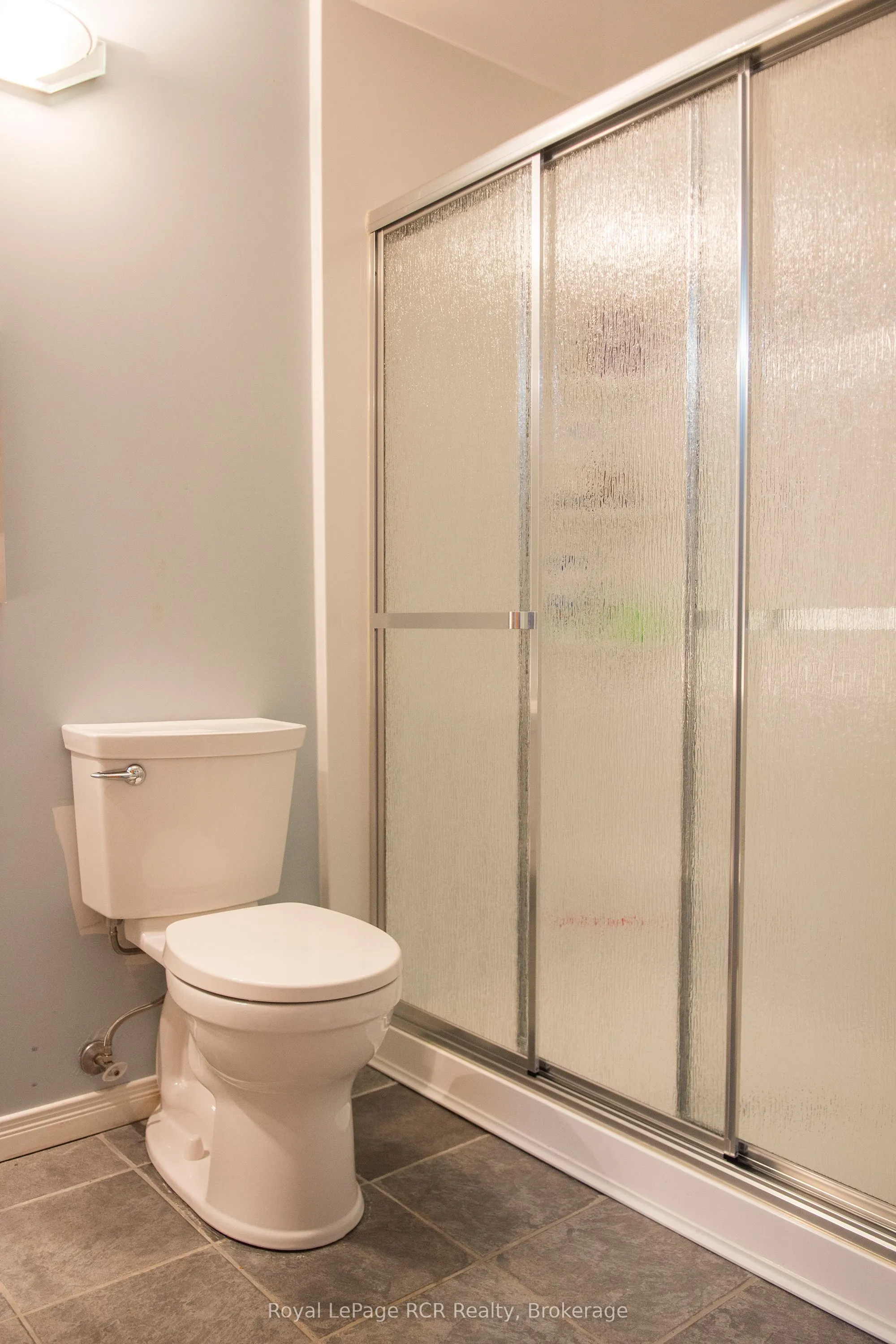 872 9TH A East Avenue