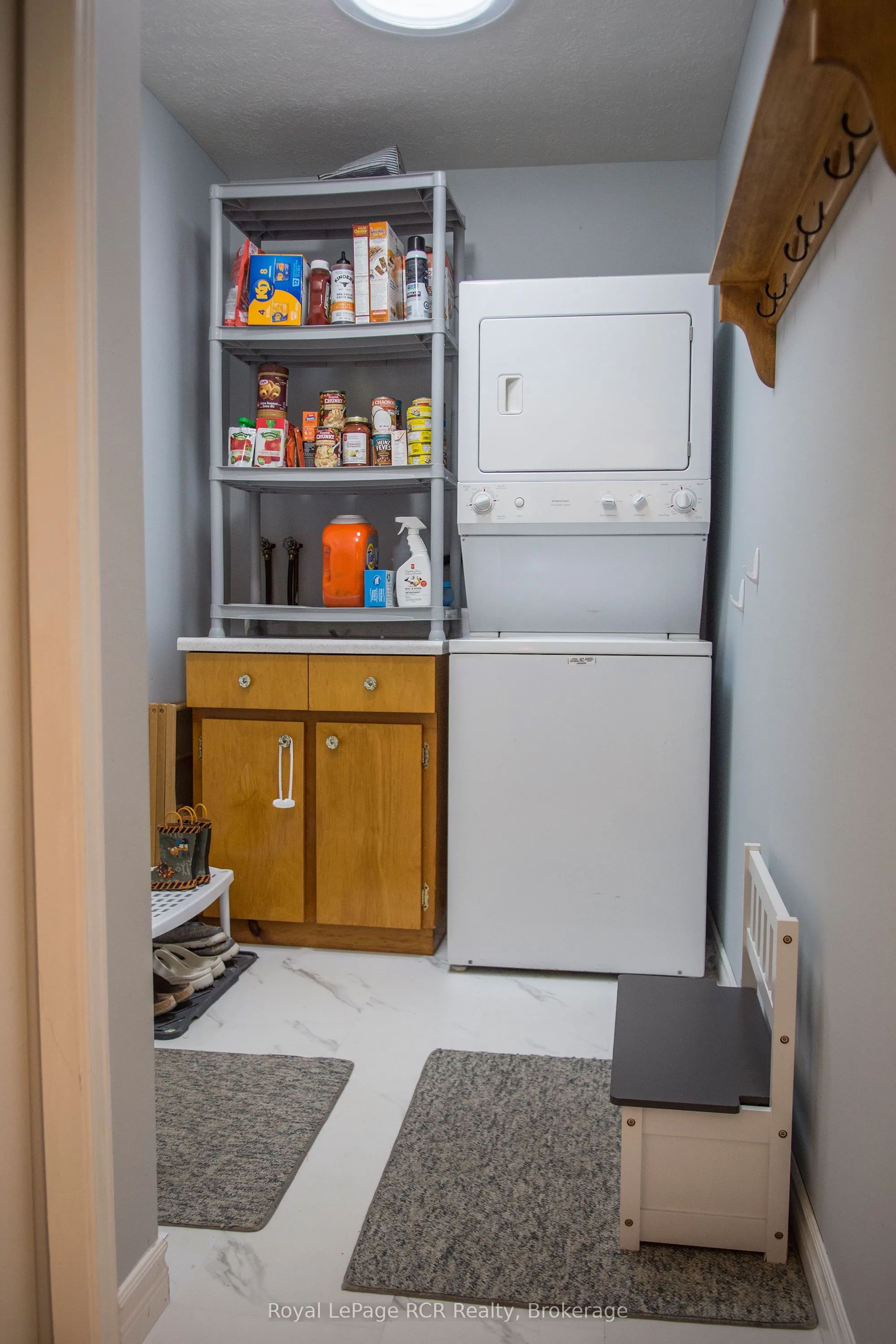 872 9TH A East Avenue