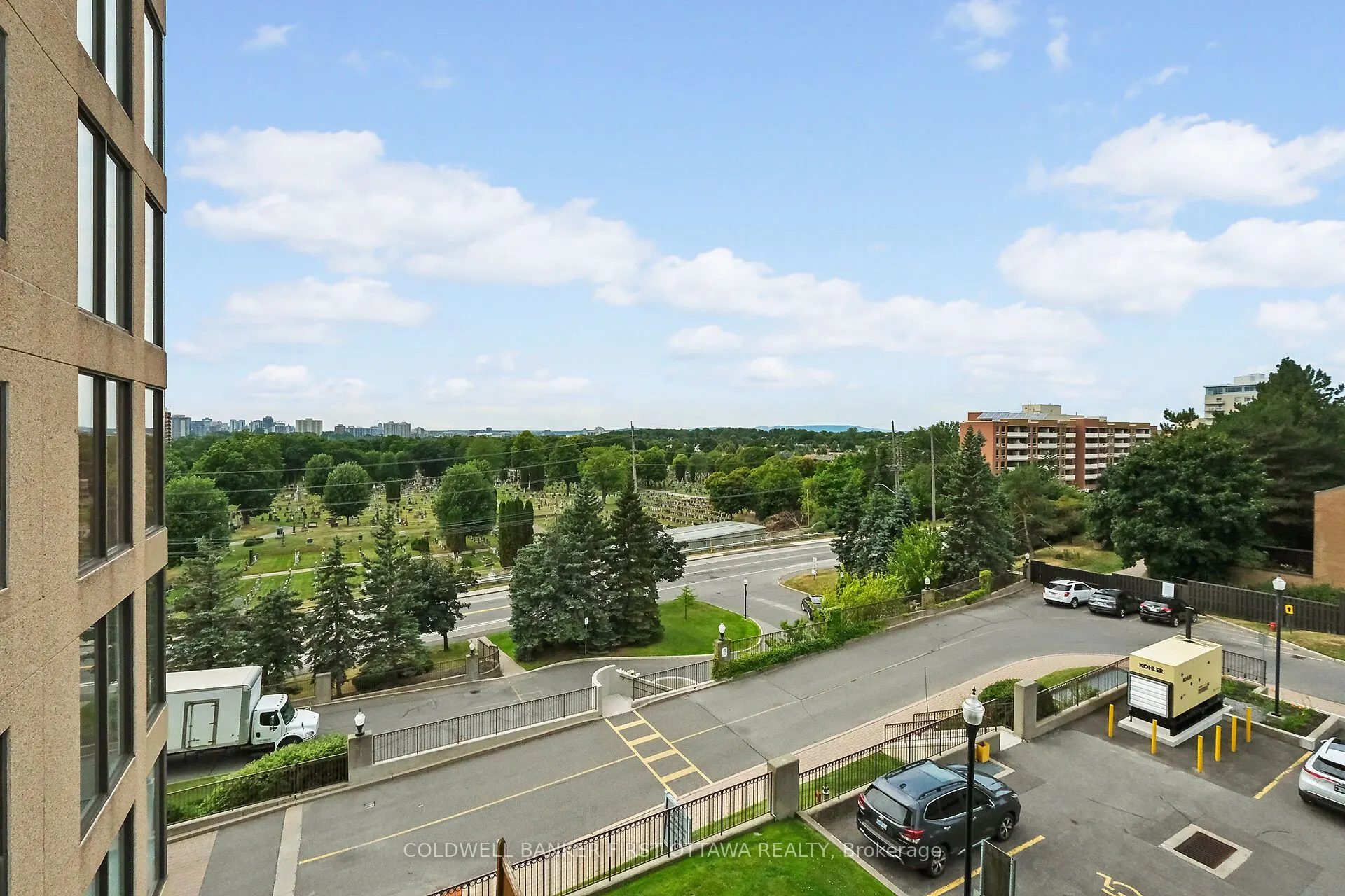 545 St Laurent Boulevard, #403