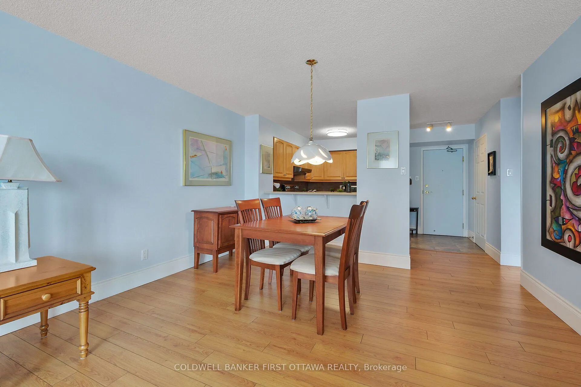 545 St Laurent Boulevard, #403
