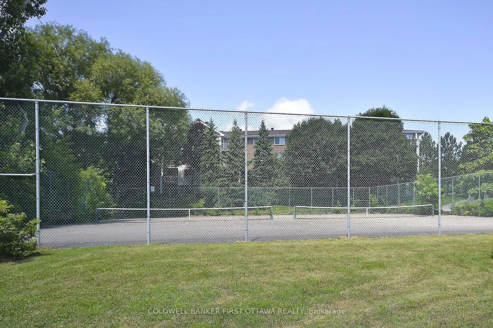 545 St Laurent Boulevard, #403