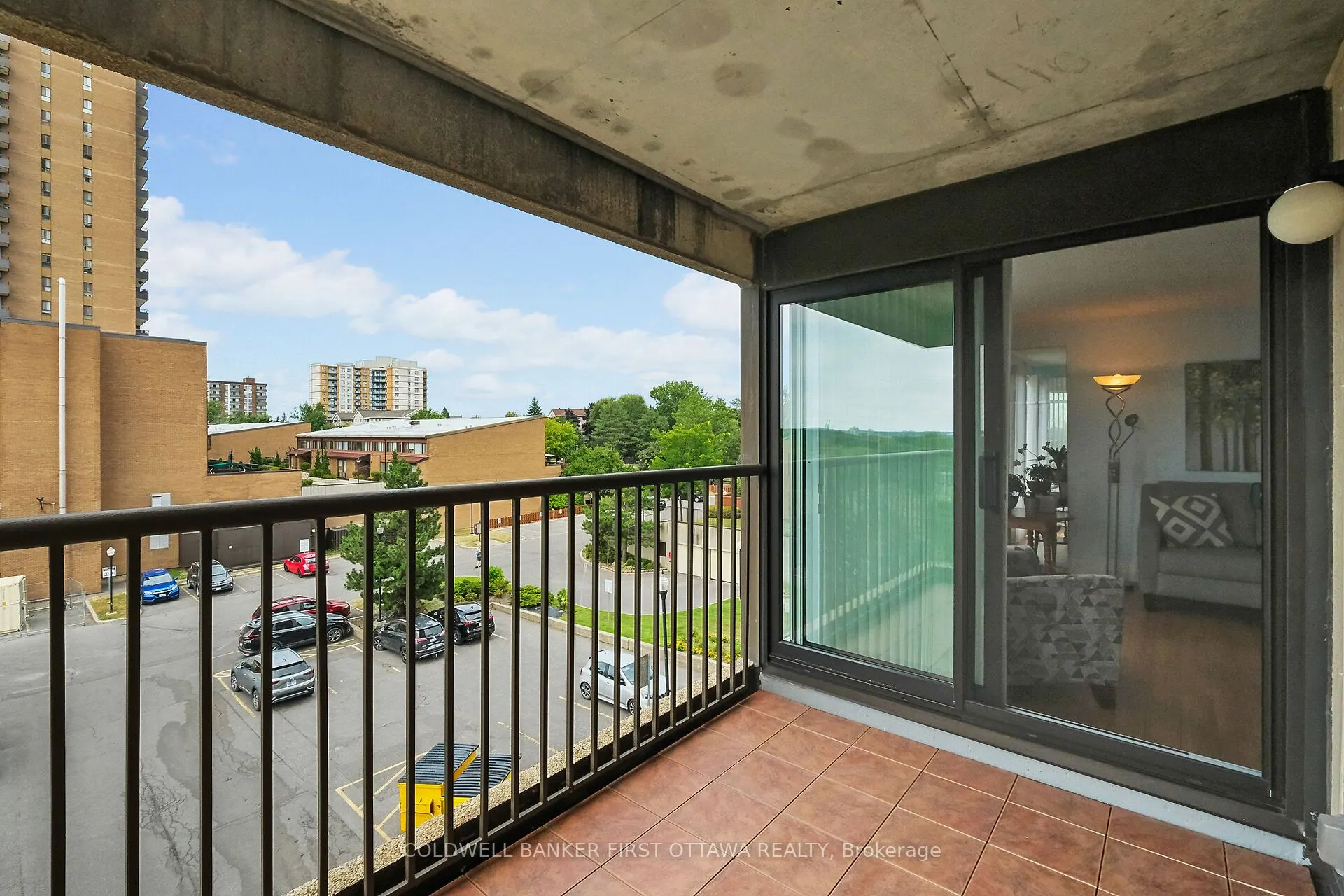 545 St Laurent Boulevard, #403