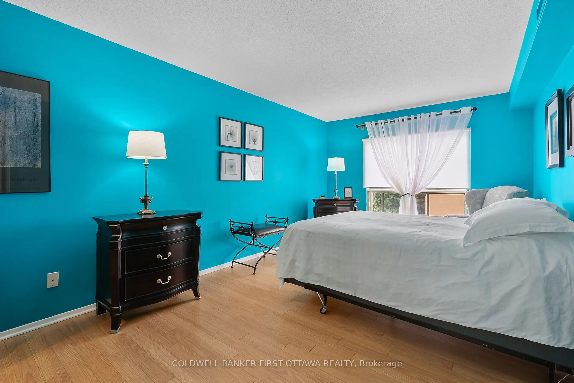 545 St Laurent Boulevard, #403