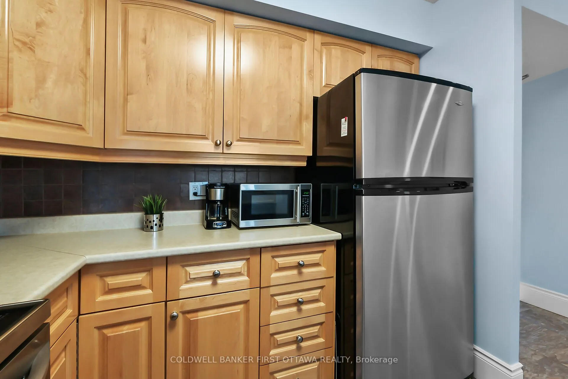 545 St Laurent Boulevard, #403
