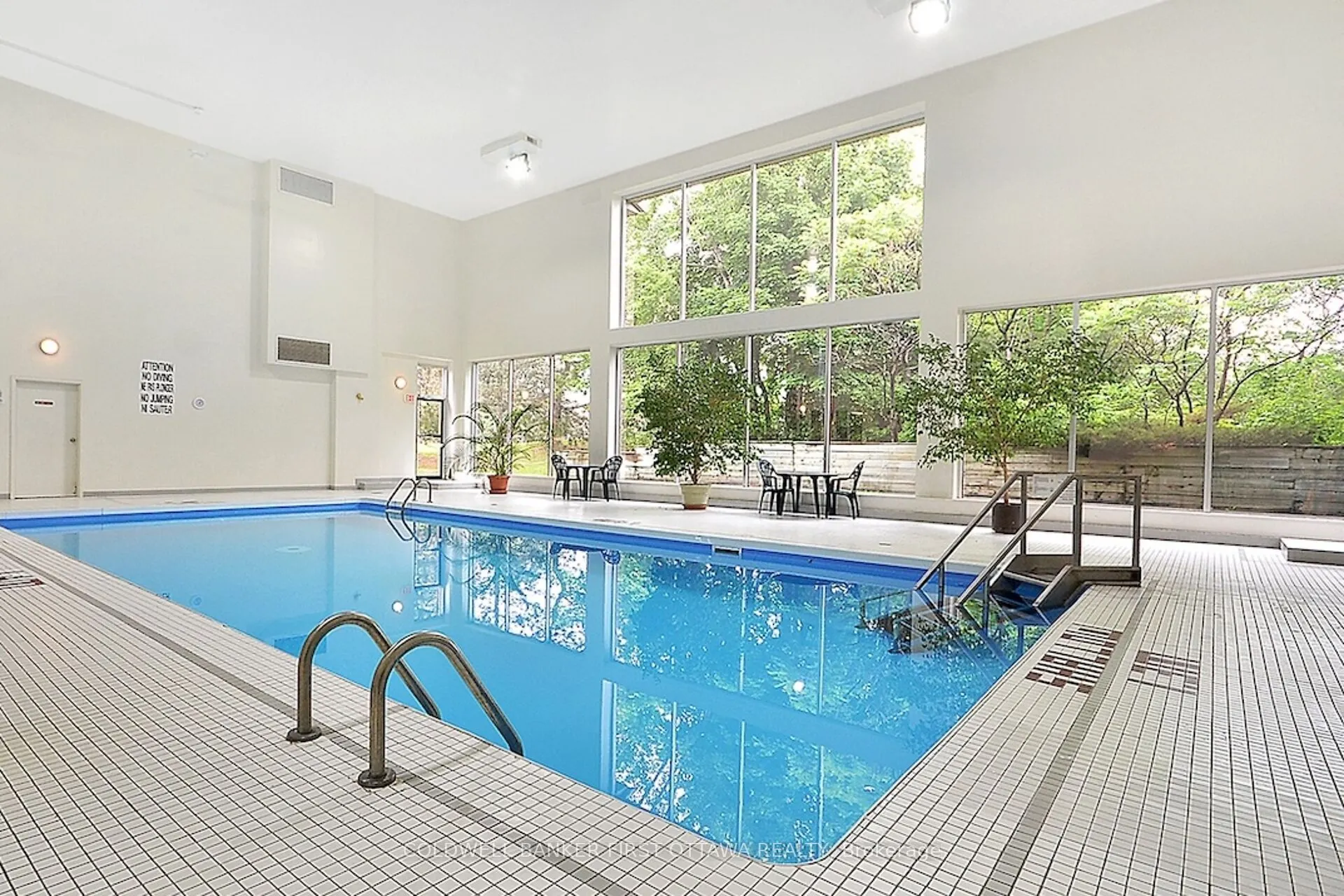 545 St Laurent Boulevard, #403