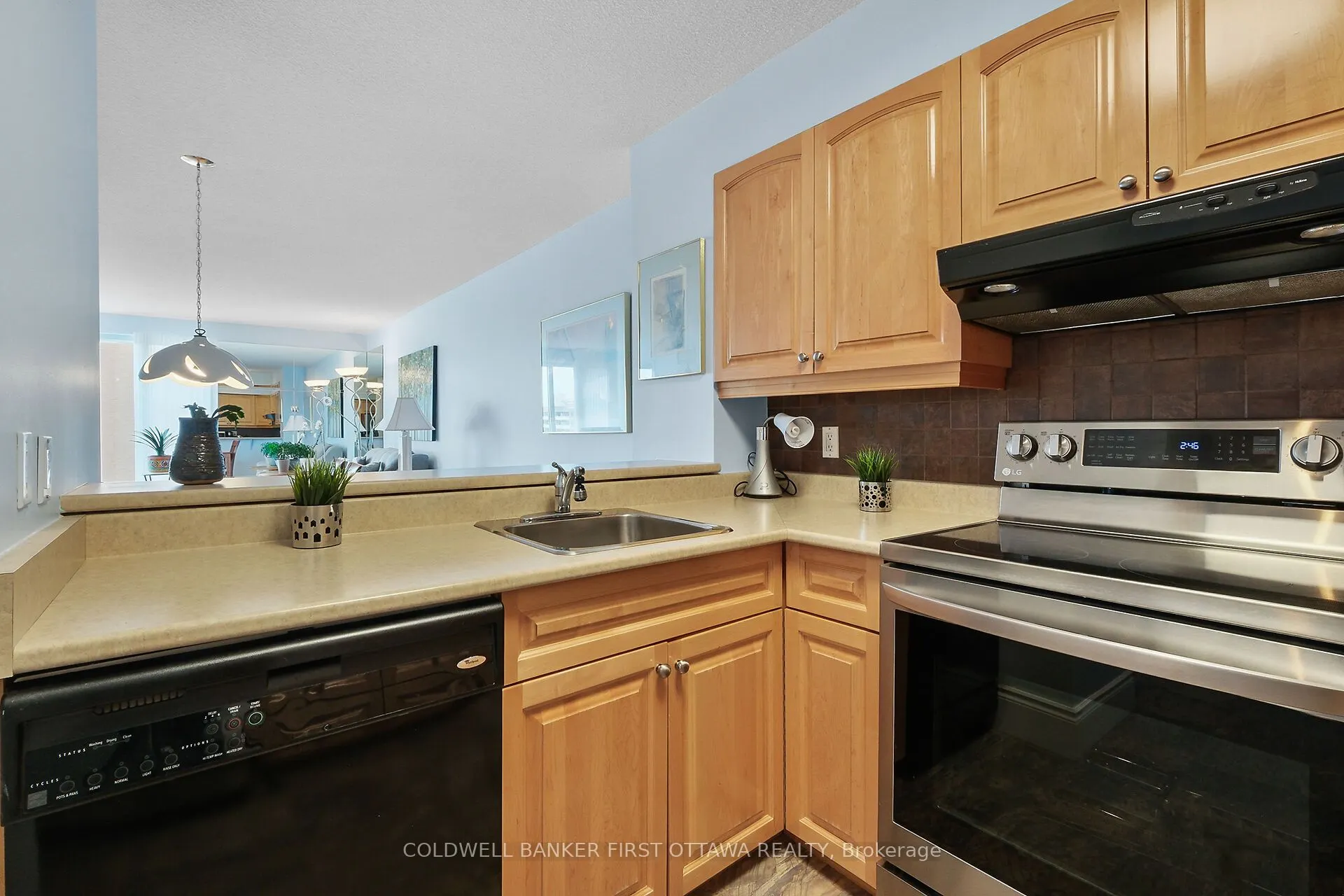 545 St Laurent Boulevard, #403