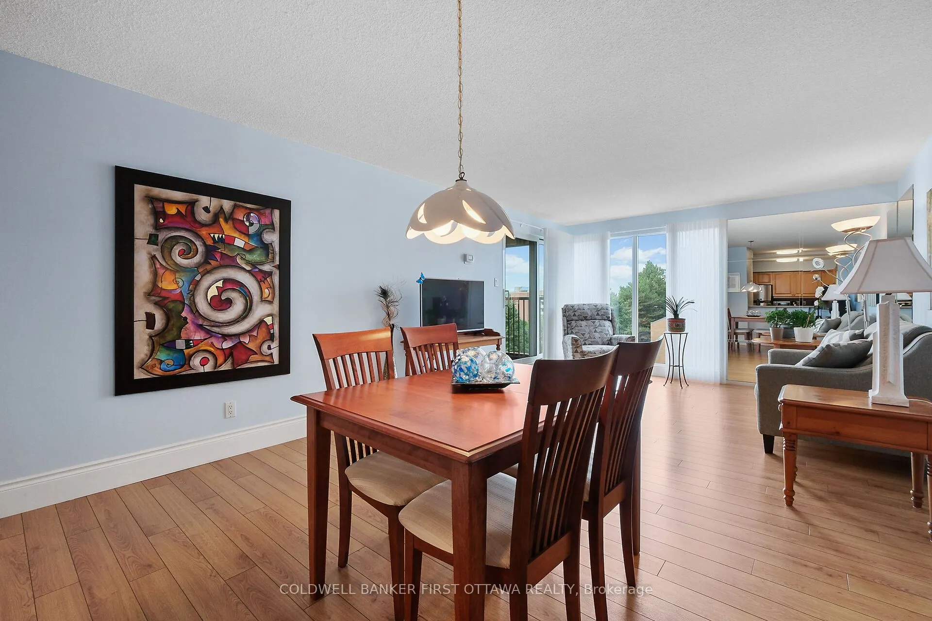 545 St Laurent Boulevard, #403