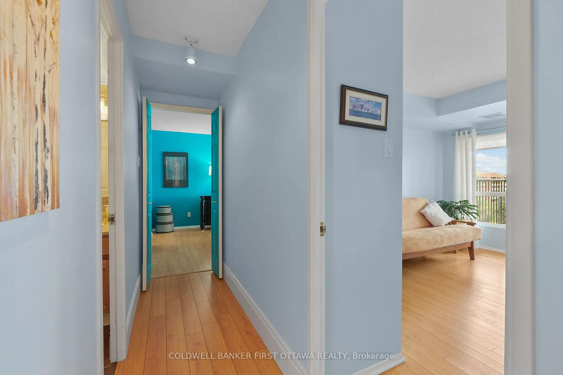545 St Laurent Boulevard, #403