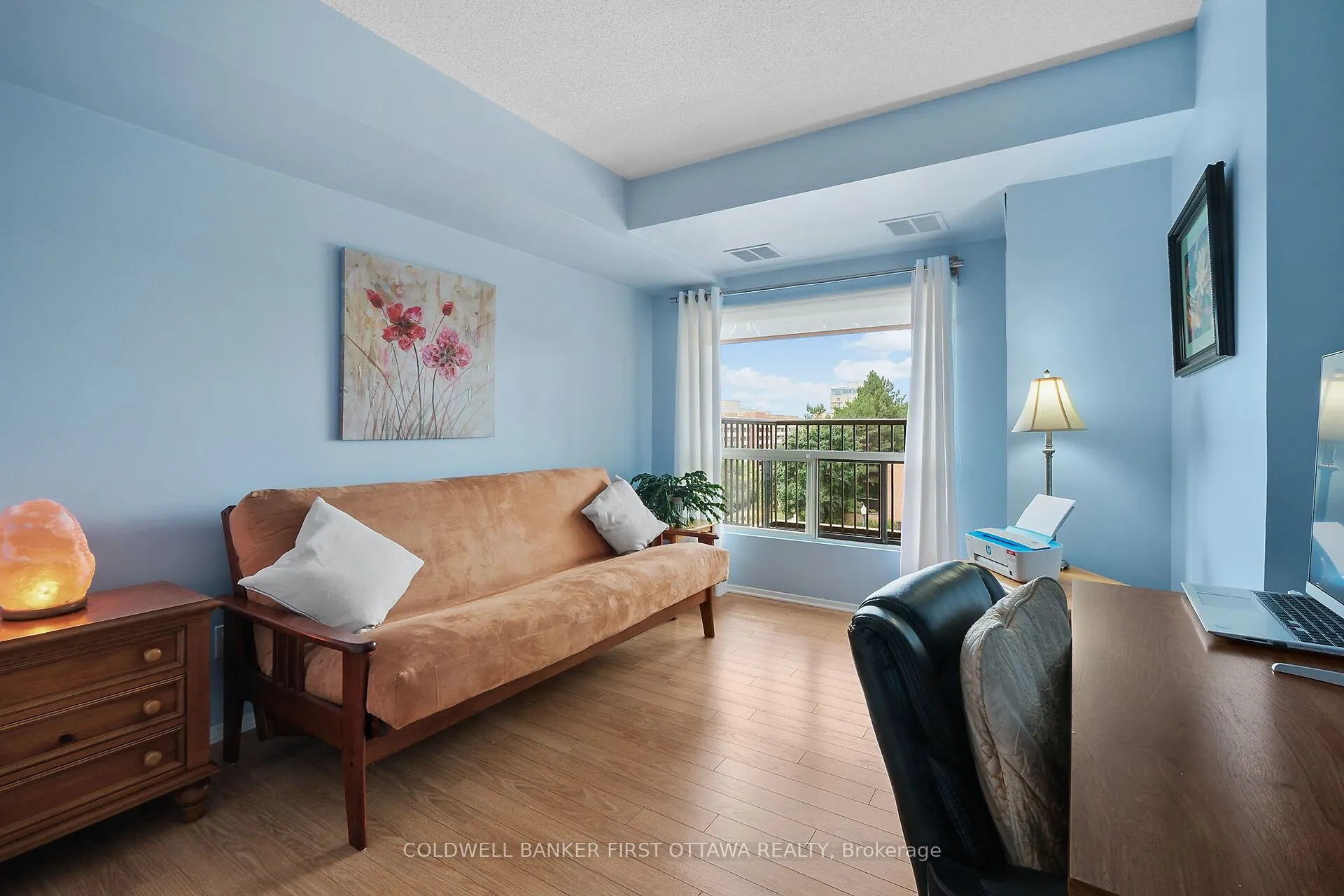 545 St Laurent Boulevard, #403