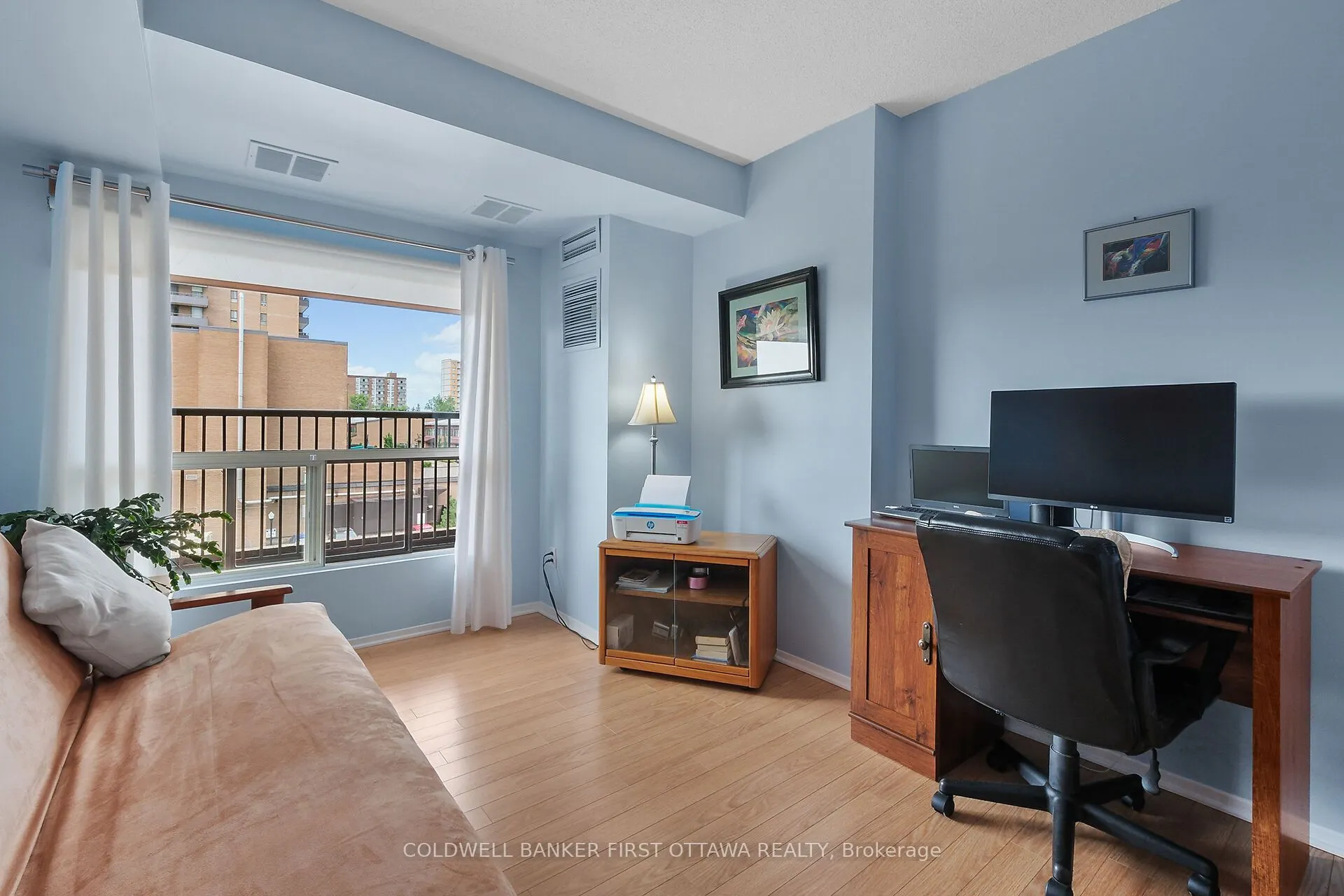 545 St Laurent Boulevard, #403