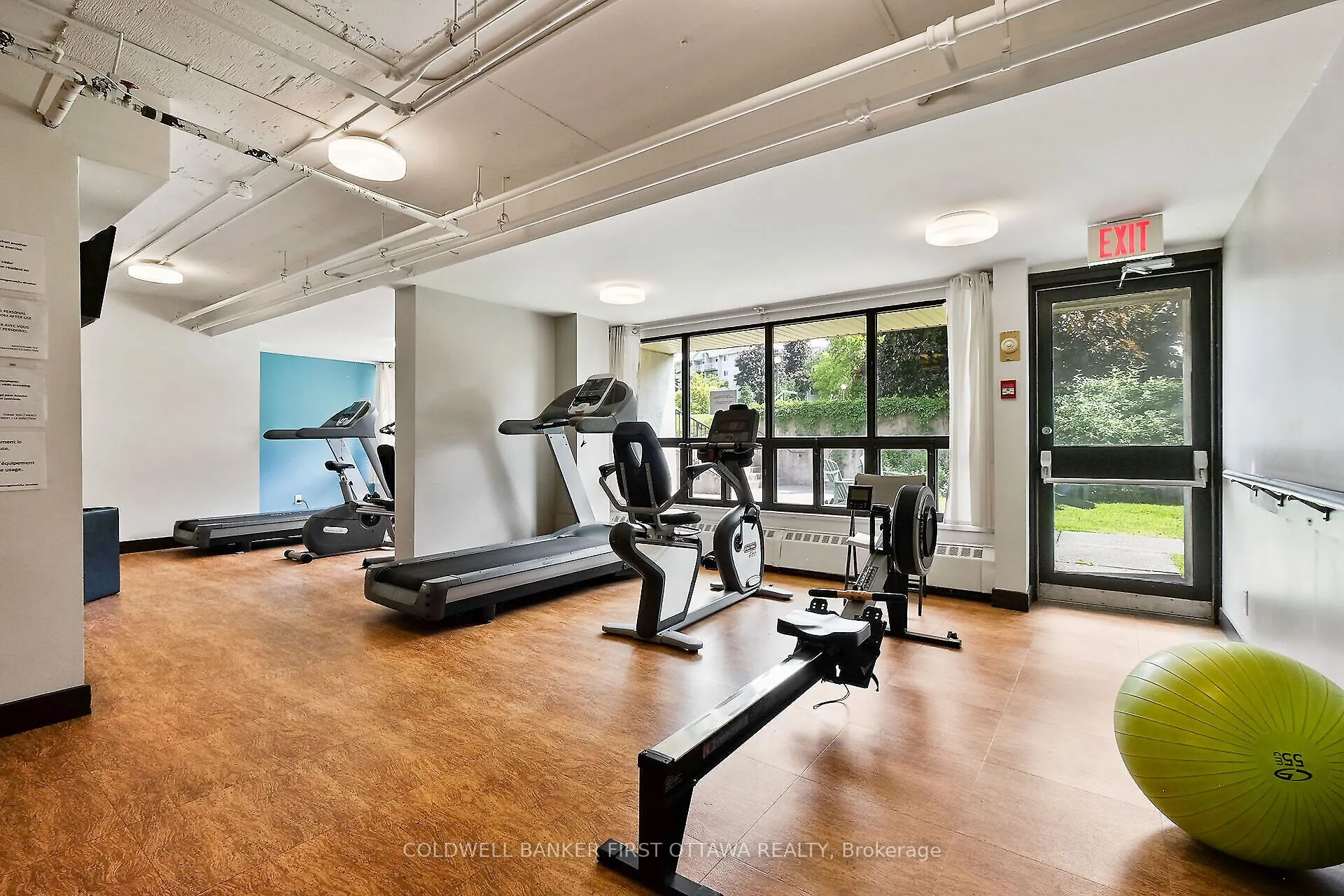 545 St Laurent Boulevard, #403