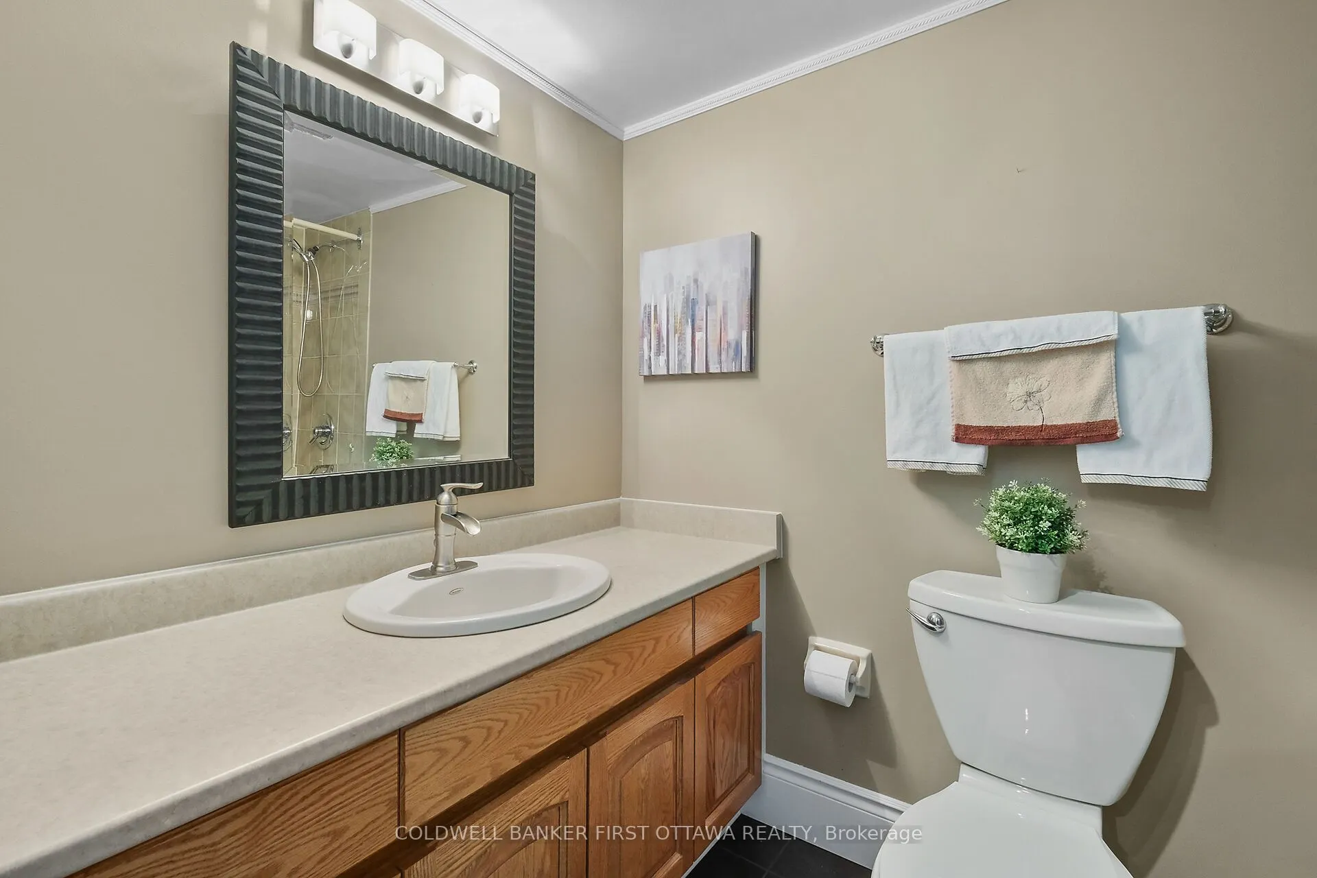 545 St Laurent Boulevard, #403