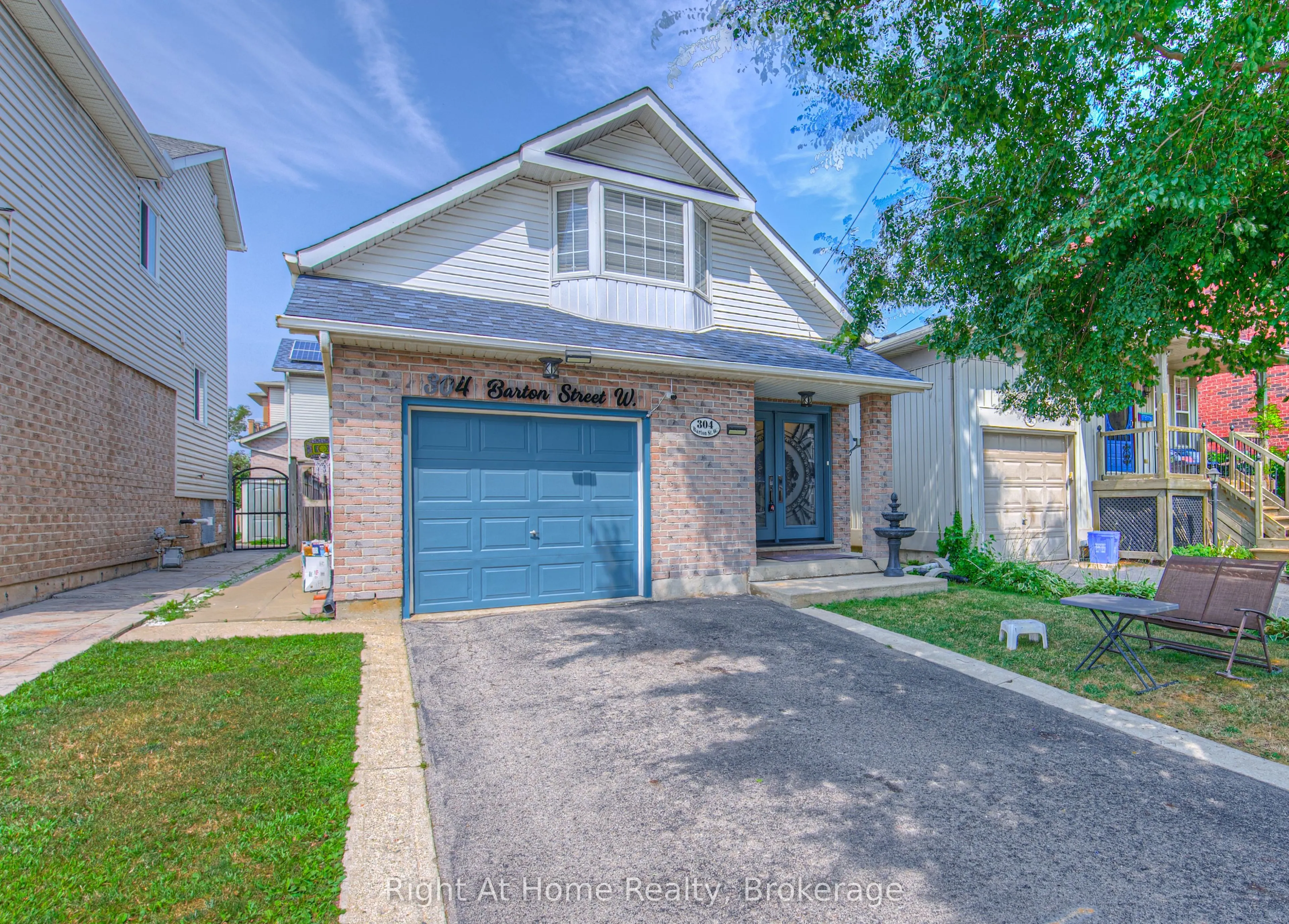 304 Barton Street W