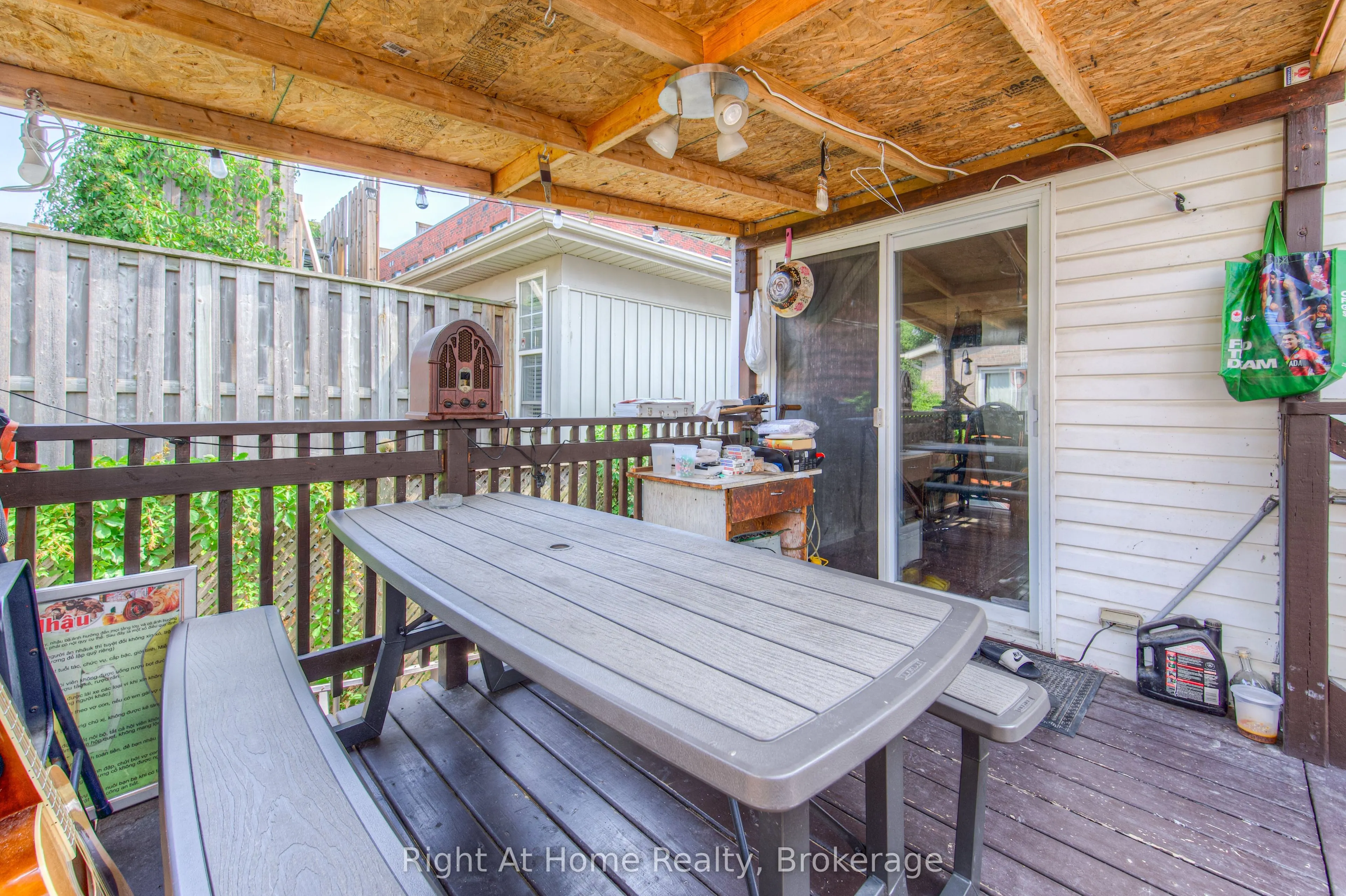 304 Barton Street W