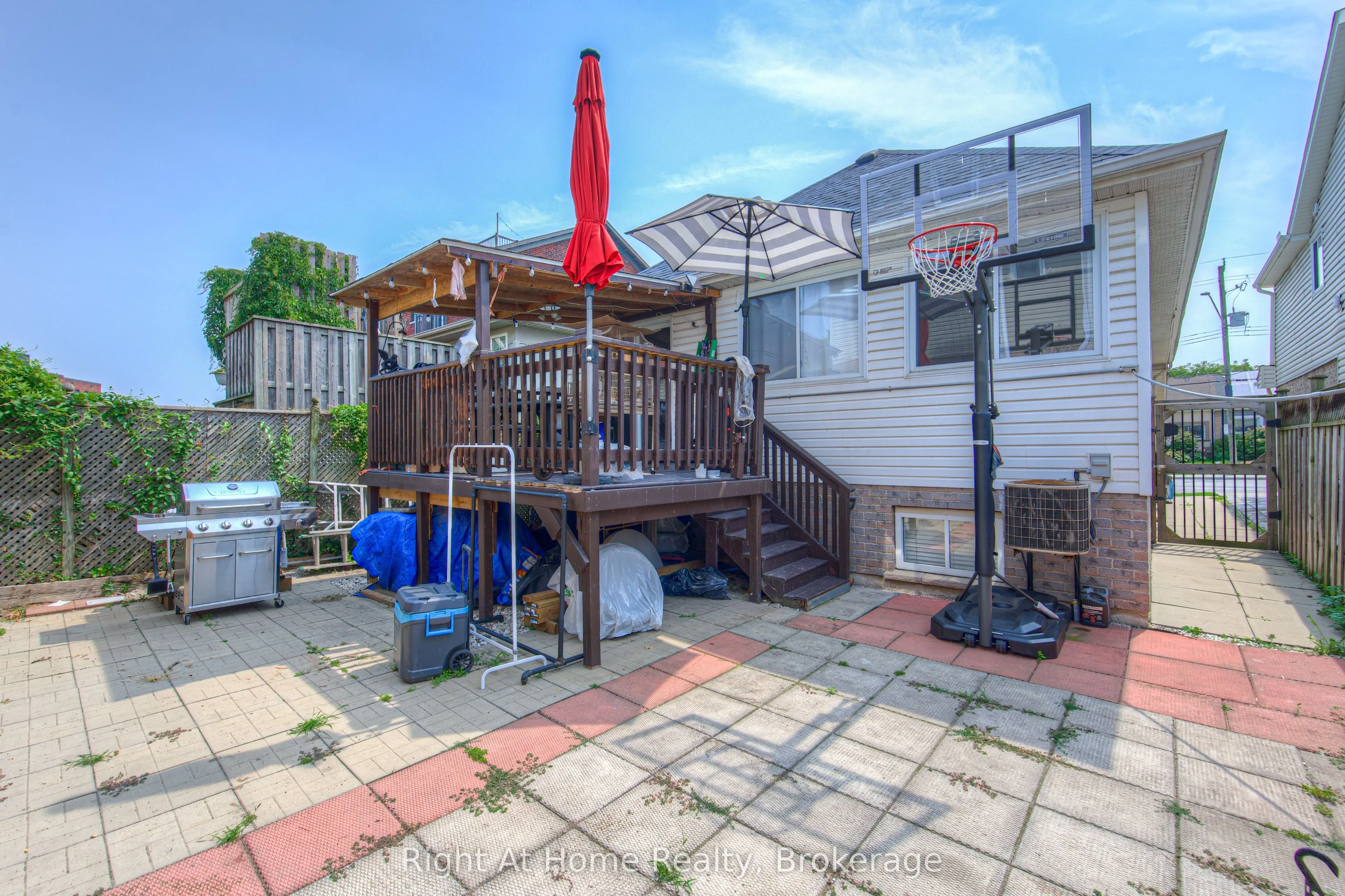304 Barton Street W