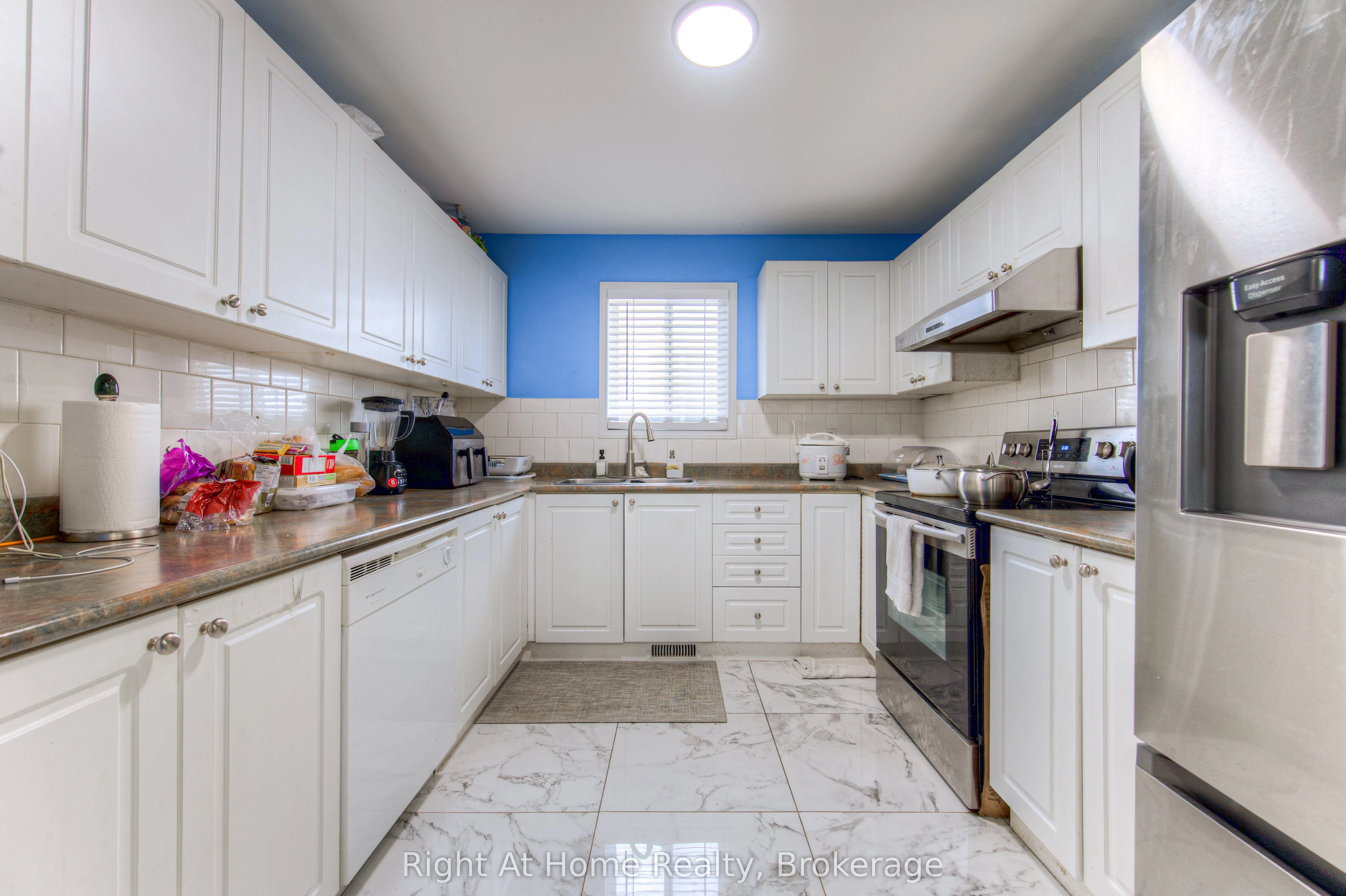 304 Barton Street W