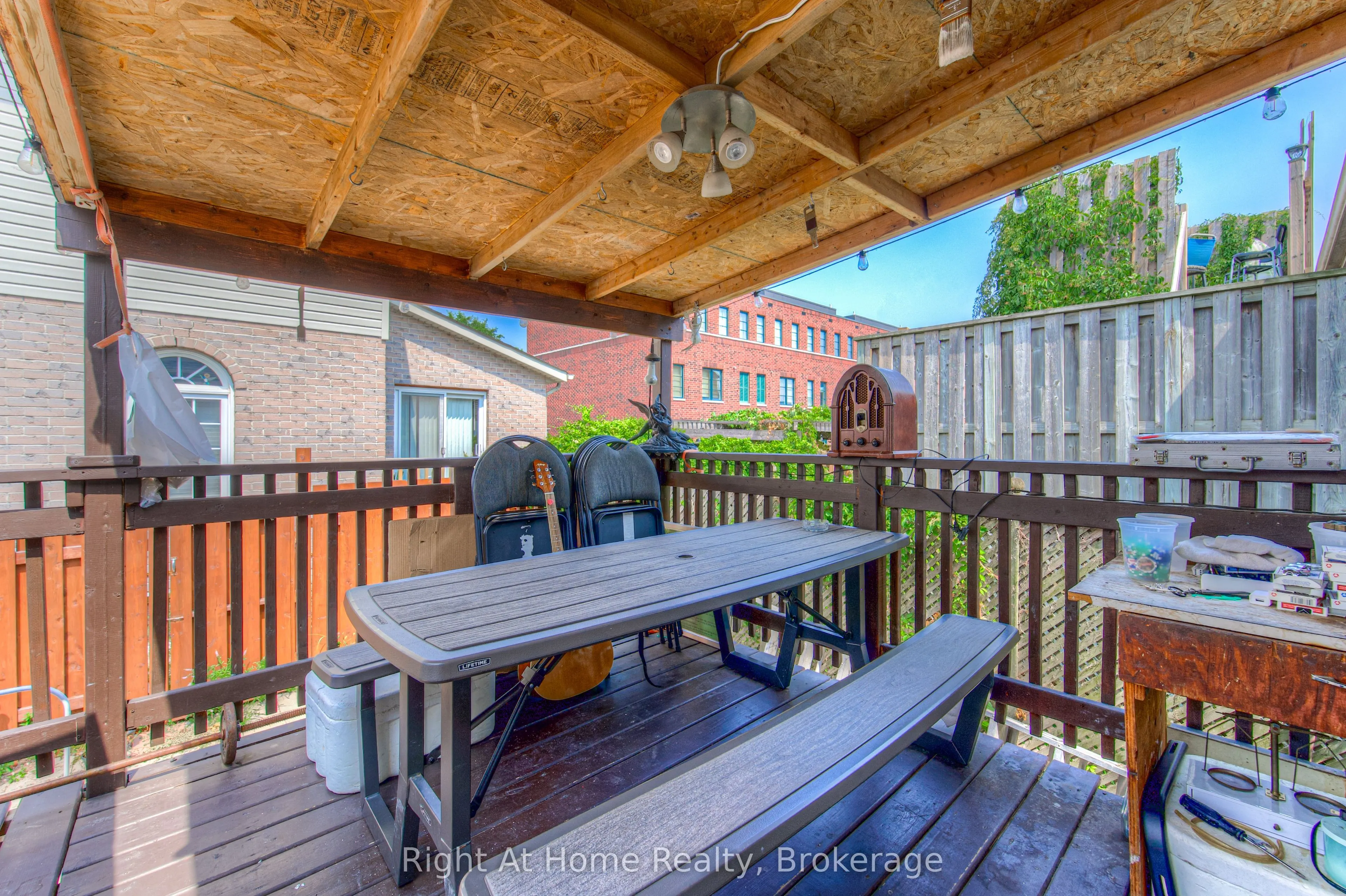 304 Barton Street W