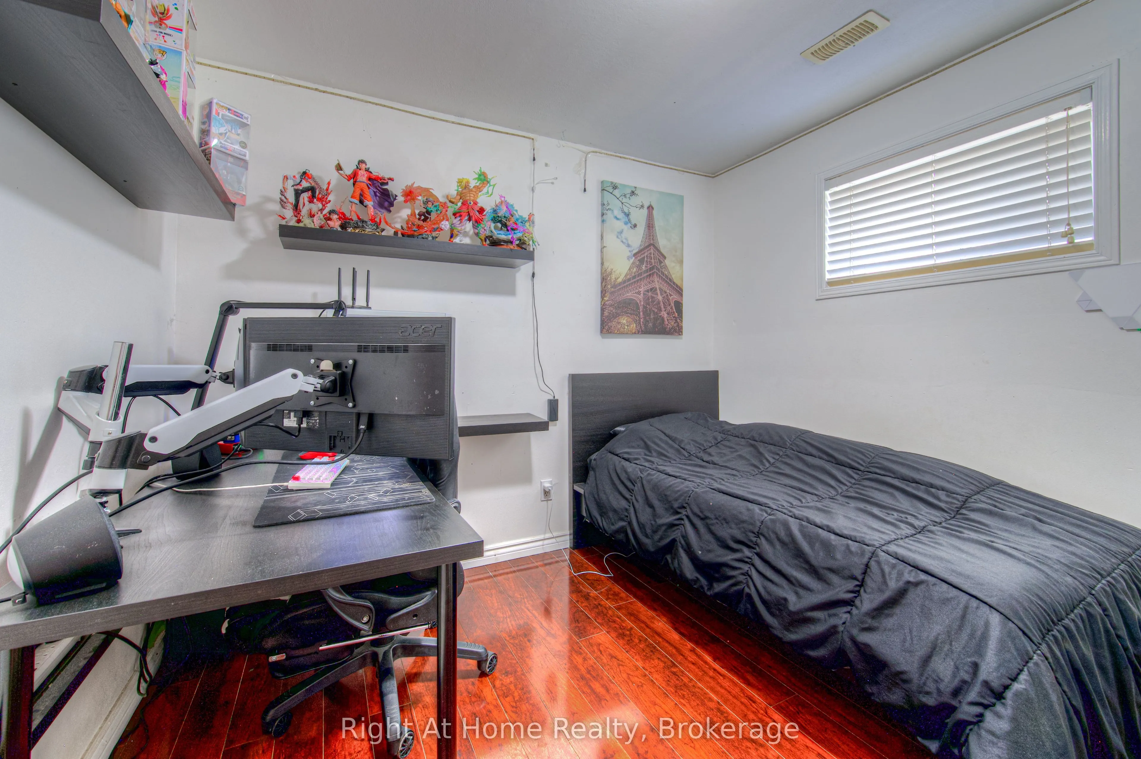 304 Barton Street W