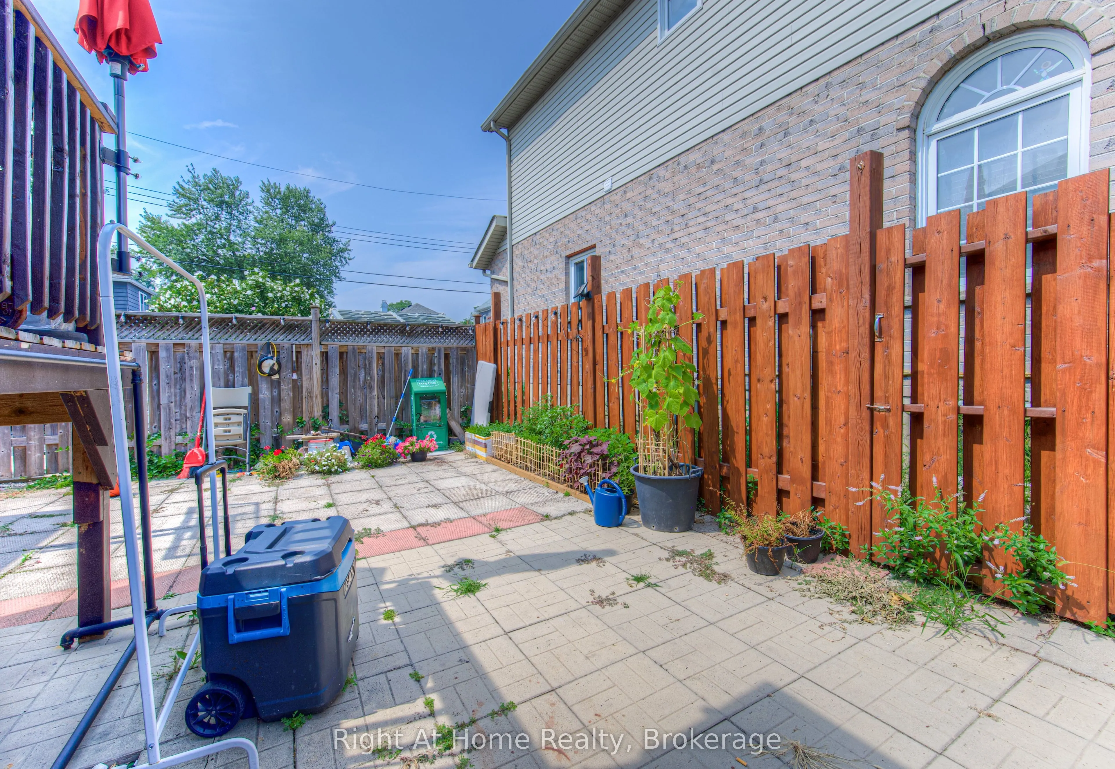 304 Barton Street W