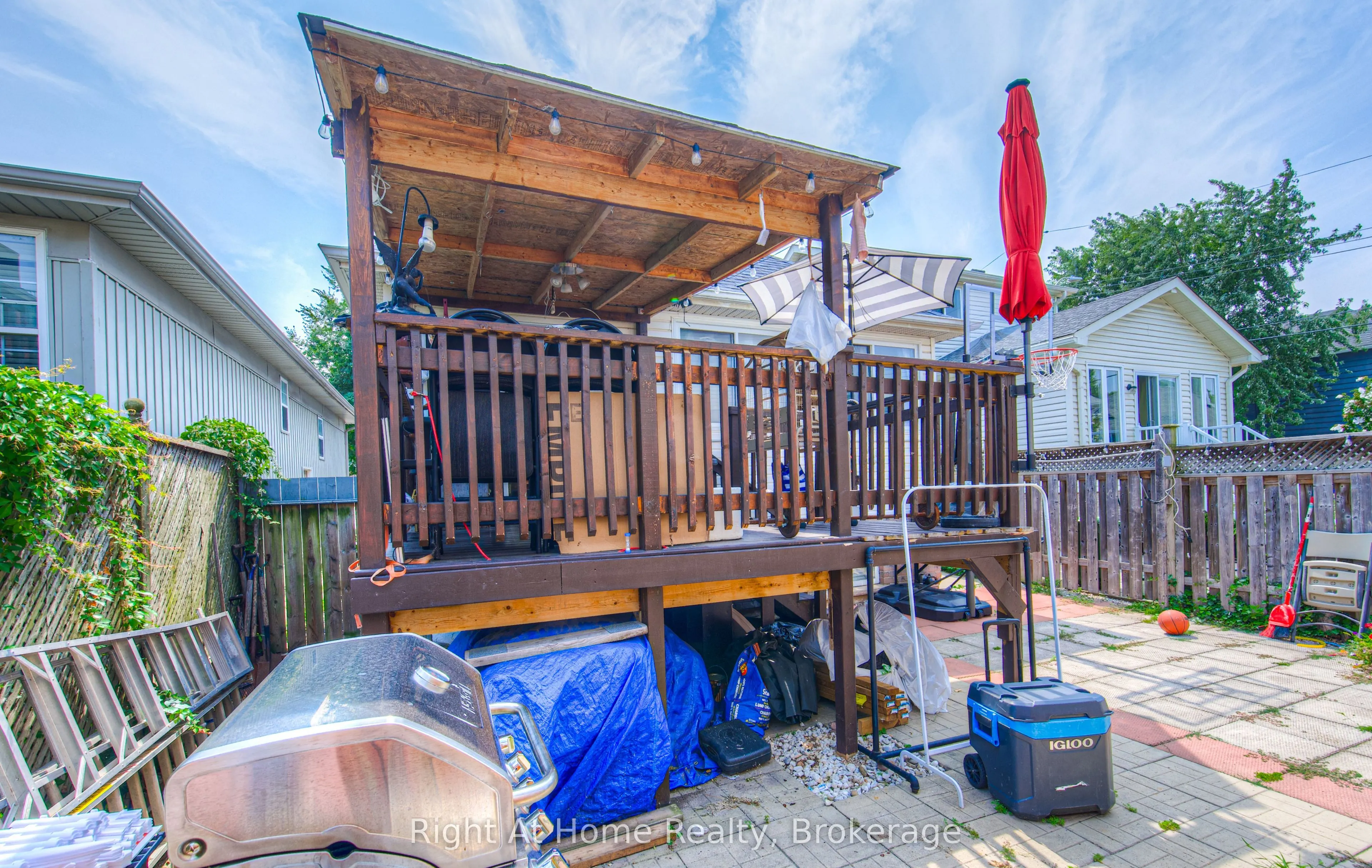 304 Barton Street W