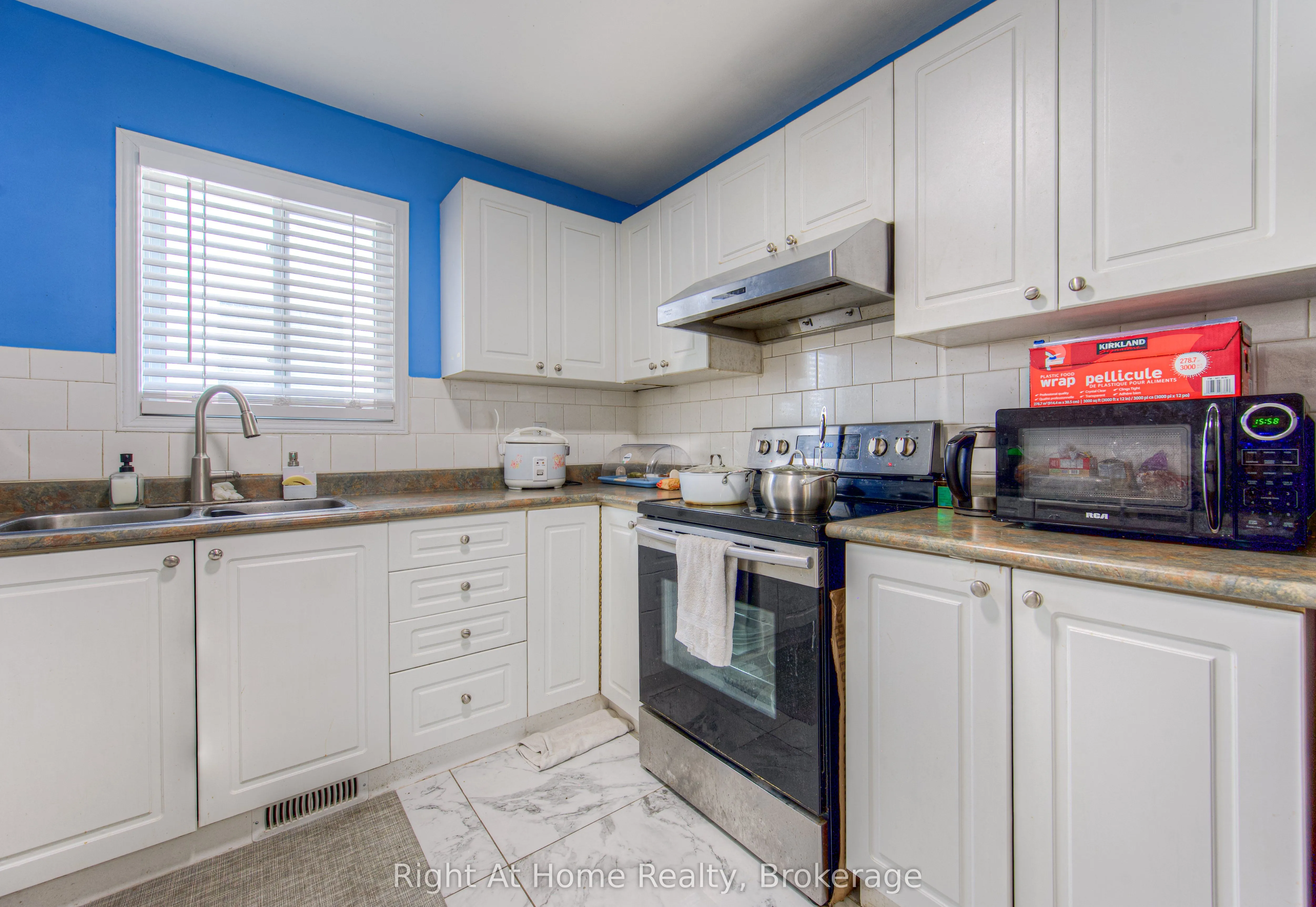 304 Barton Street W