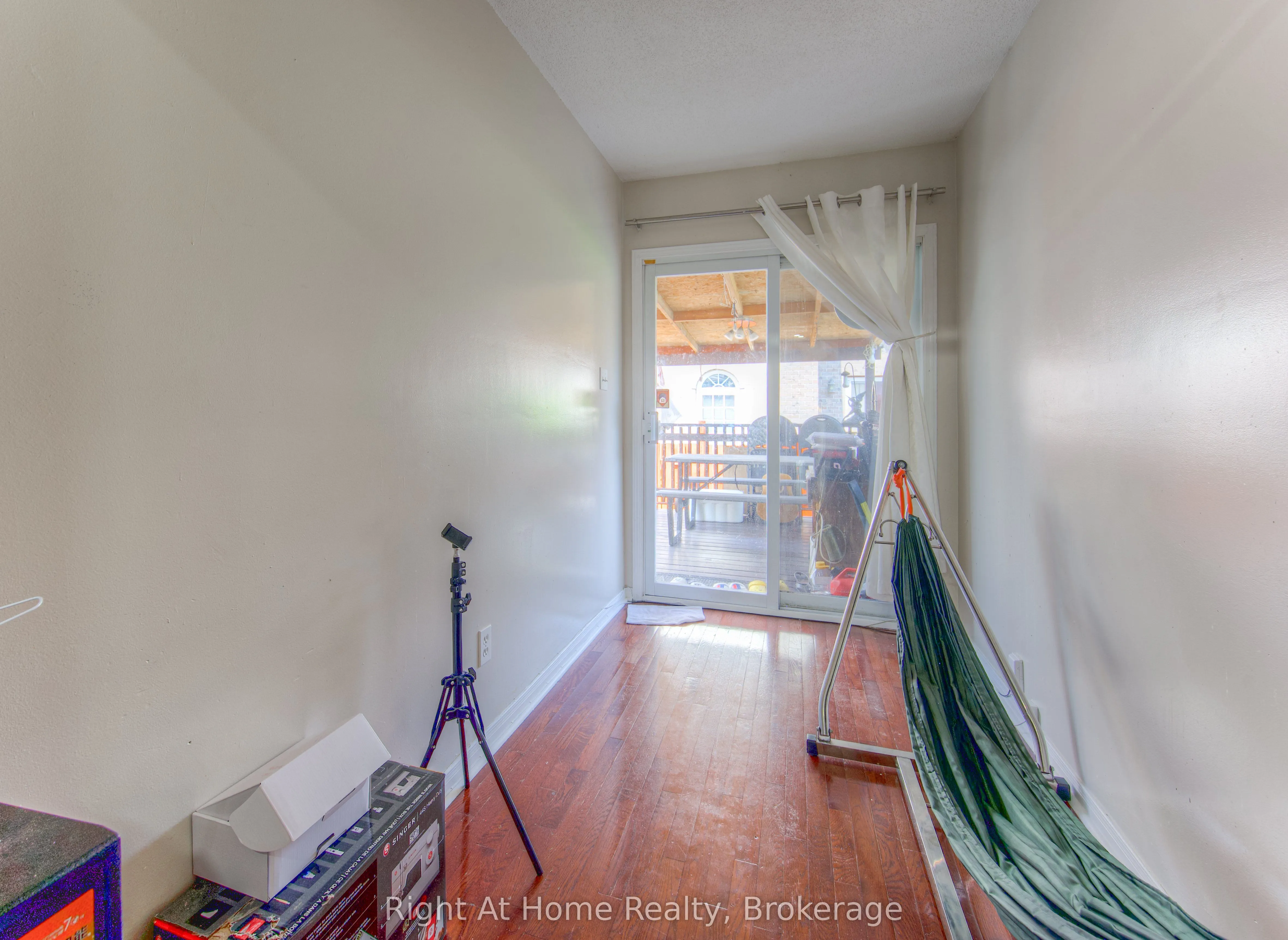 304 Barton Street W