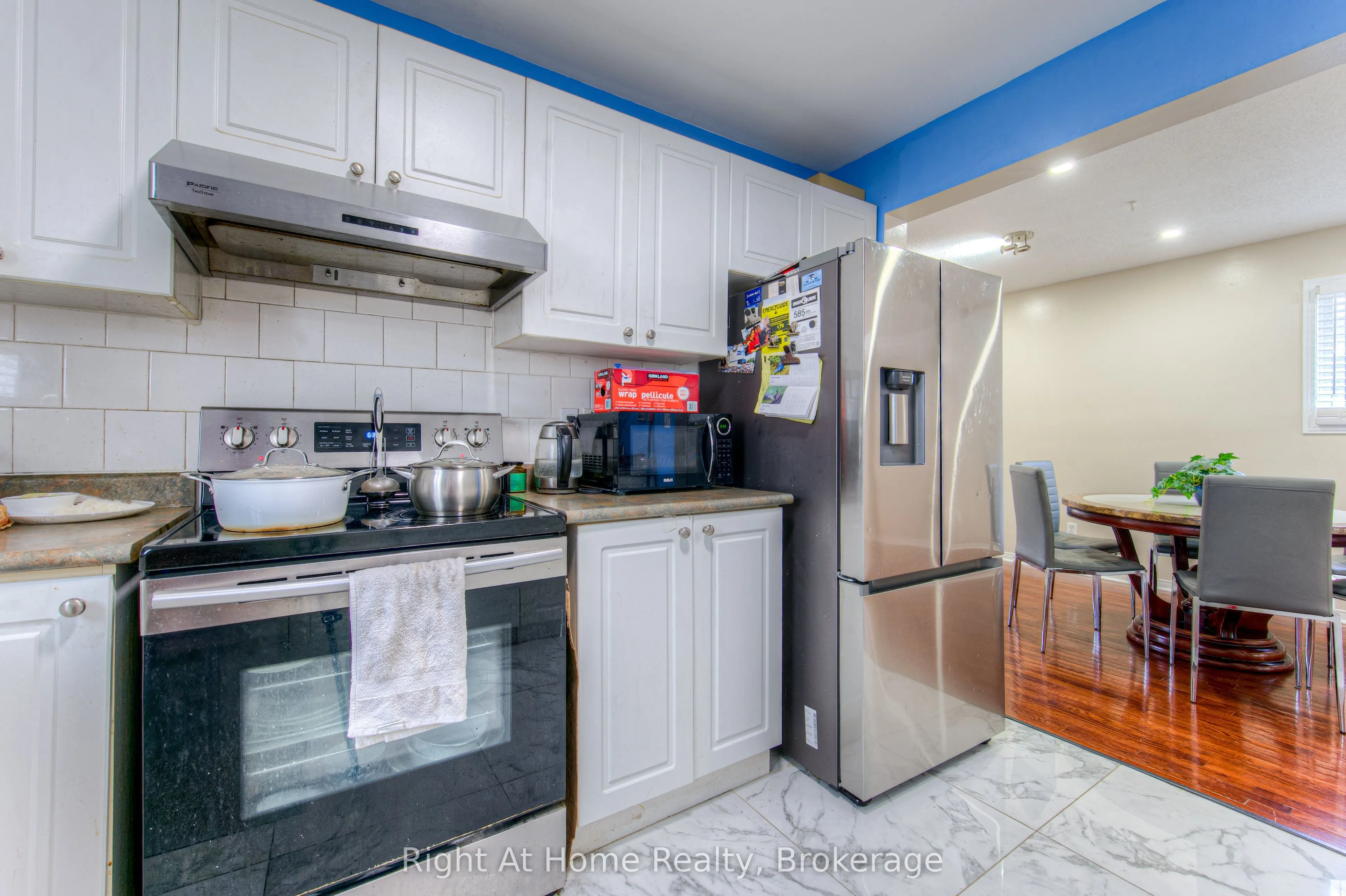 304 Barton Street W