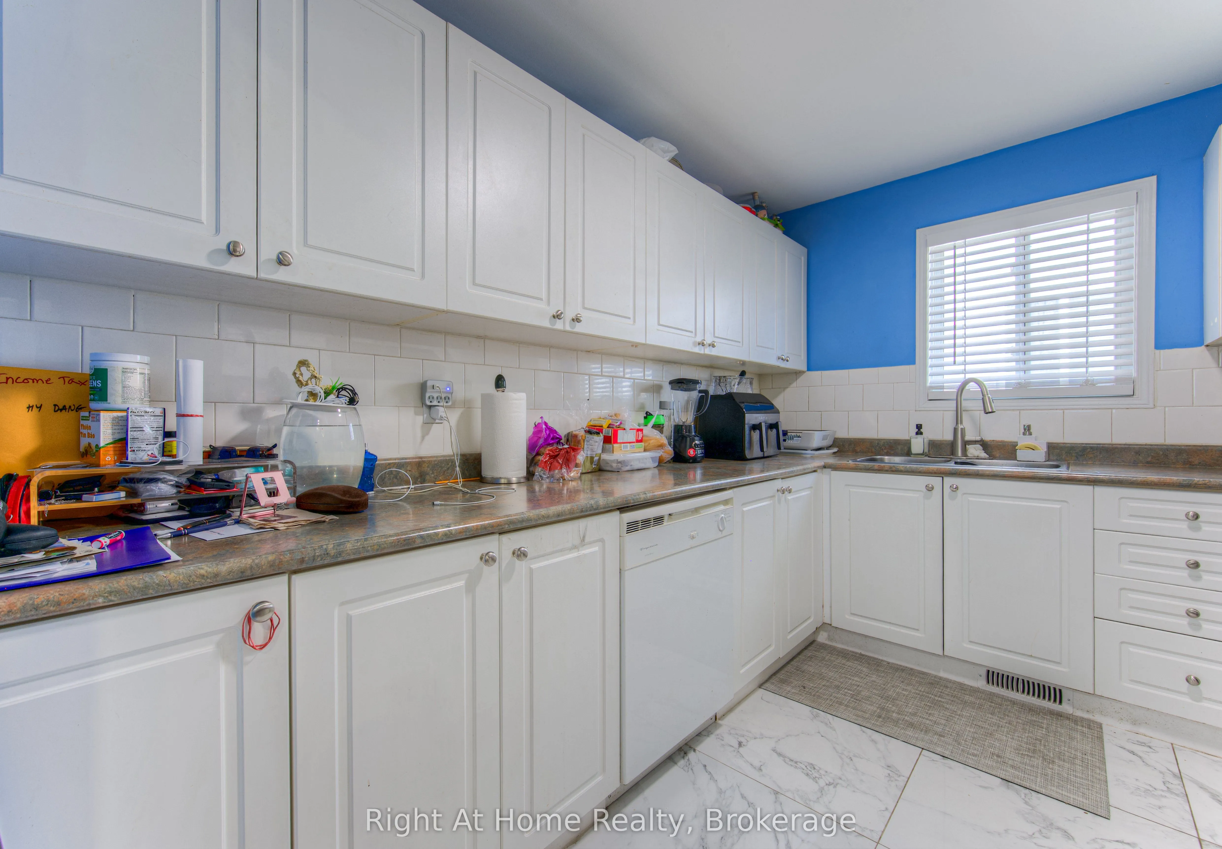 304 Barton Street W