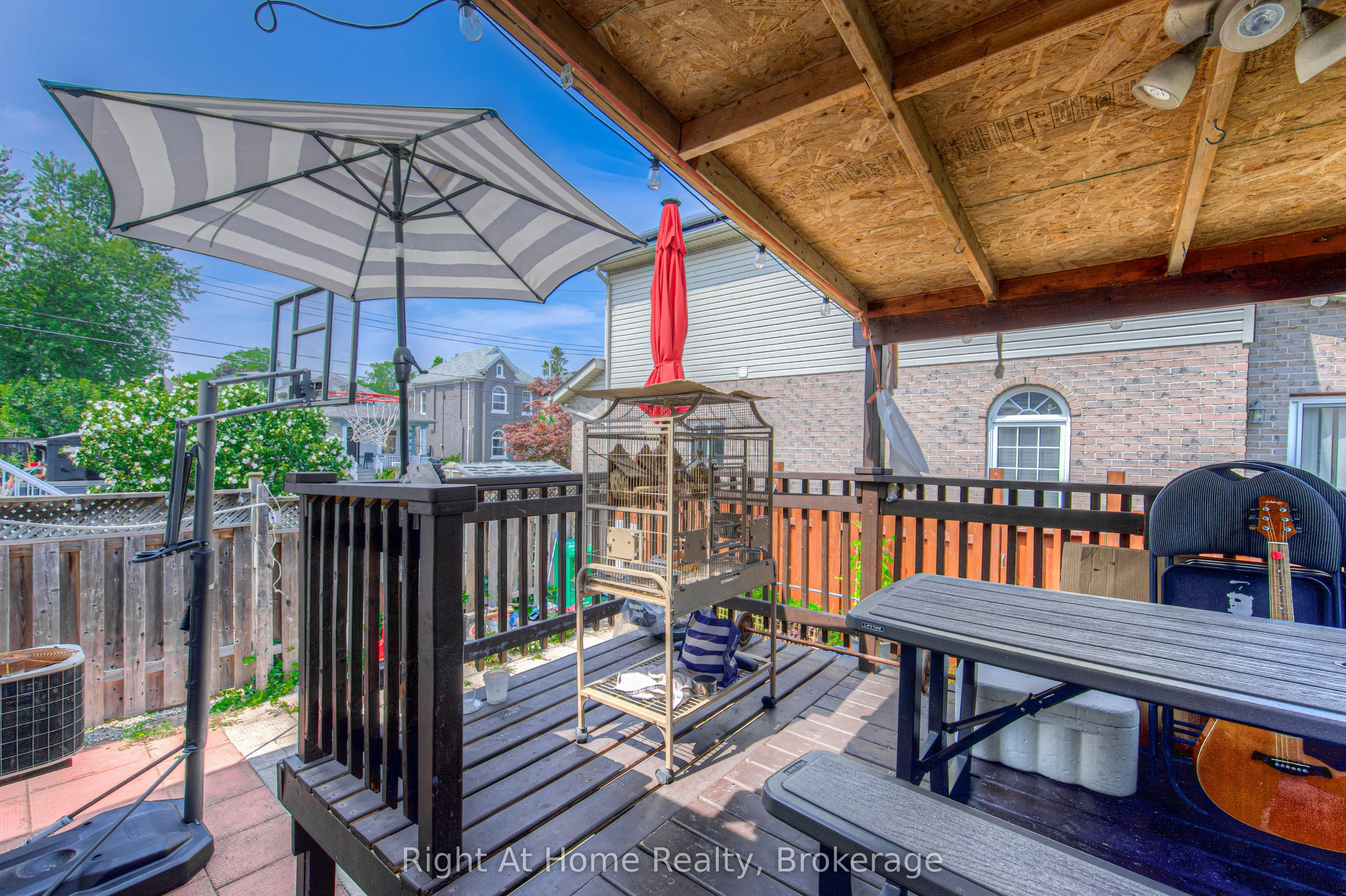304 Barton Street W