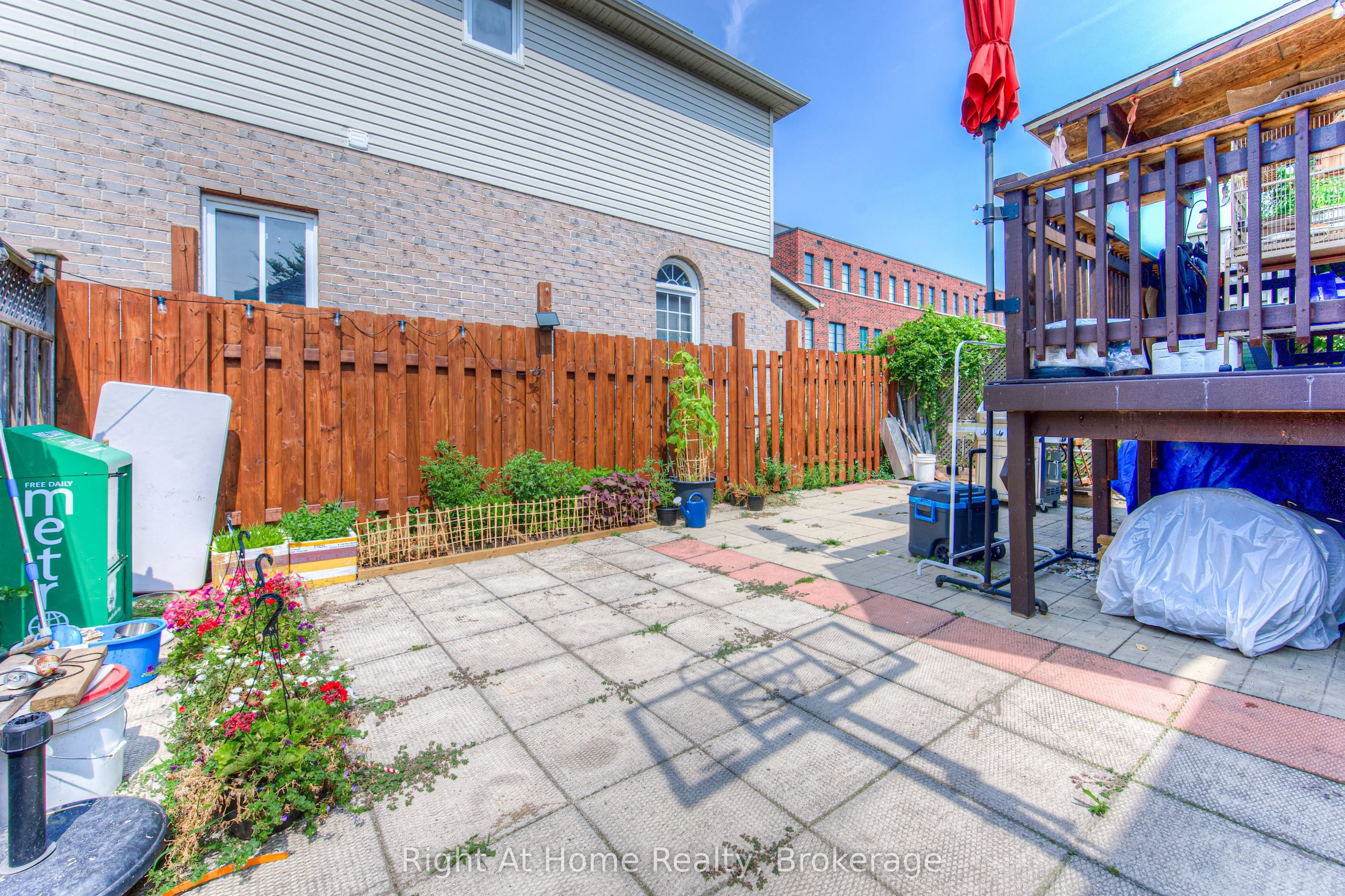 304 Barton Street W