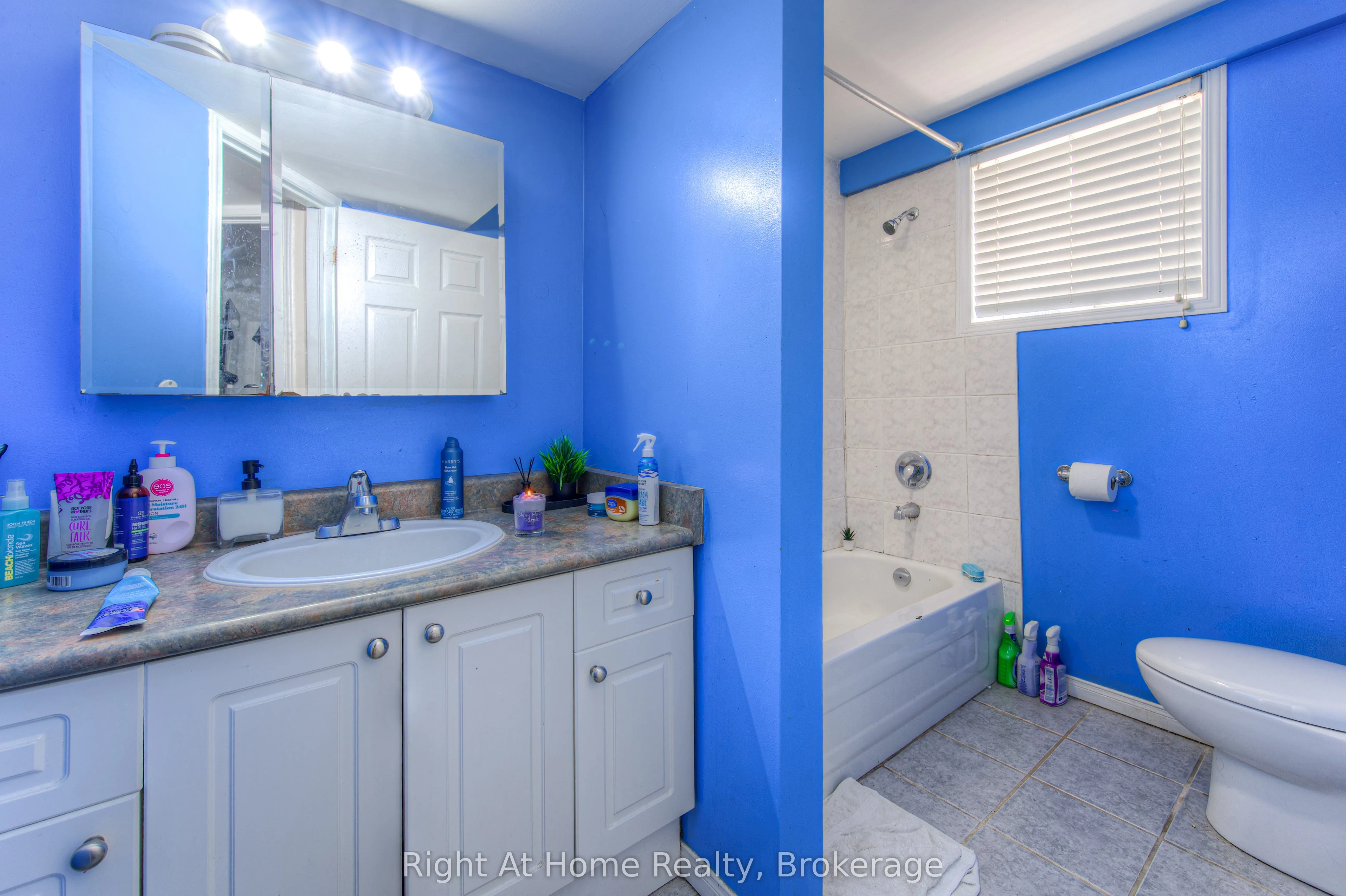 304 Barton Street W