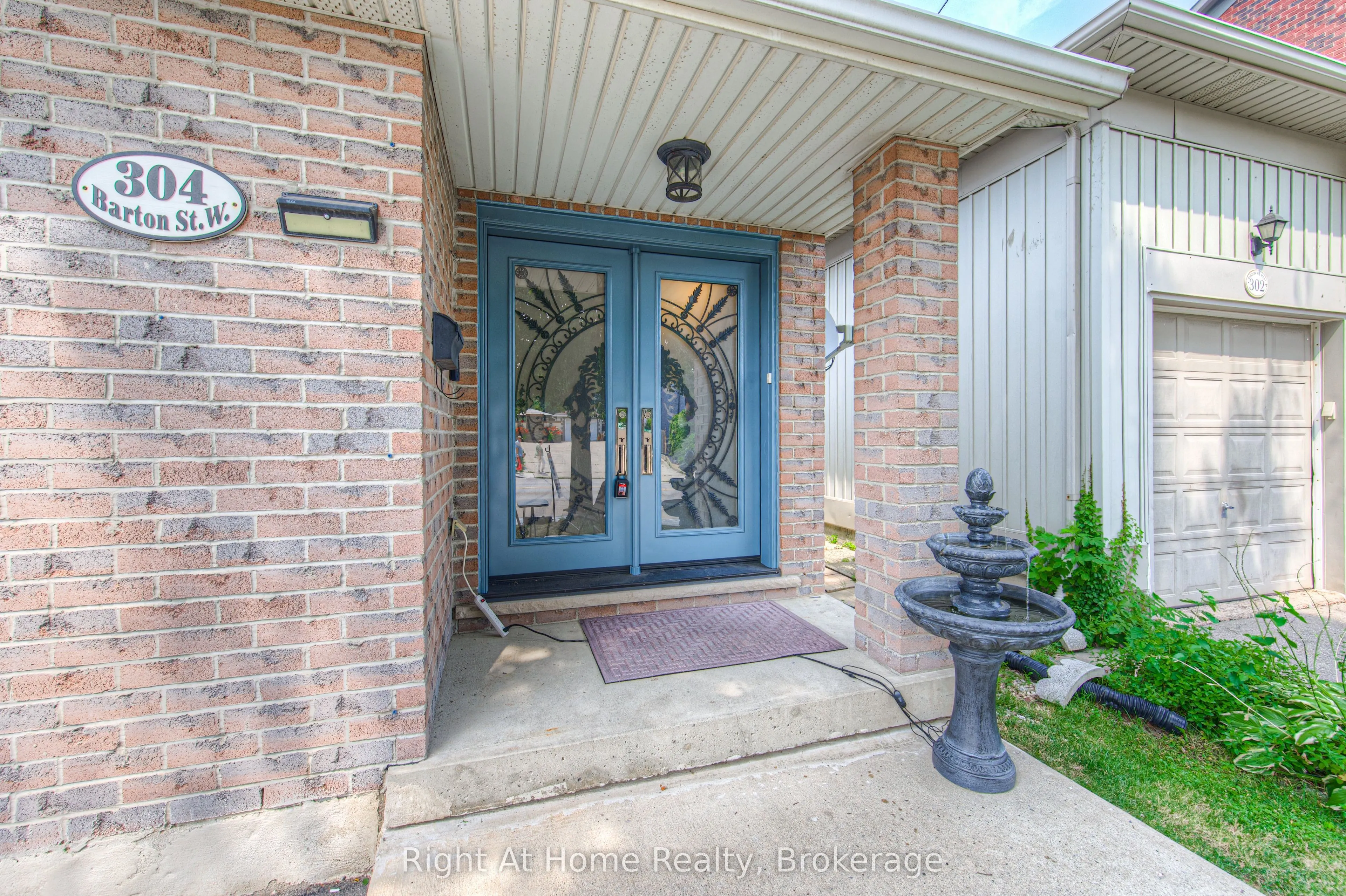 304 Barton Street W