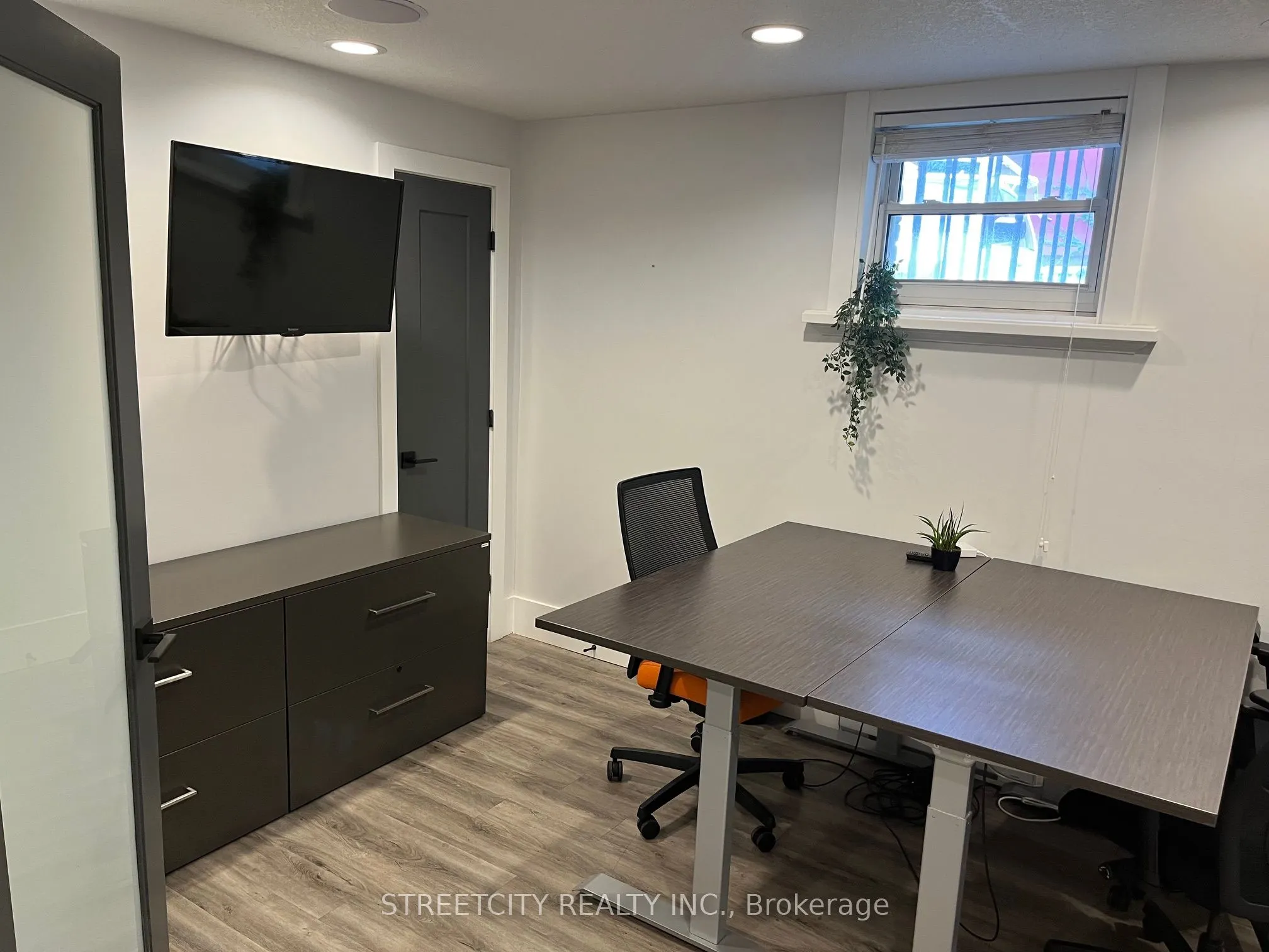440 Wellington Street, #16