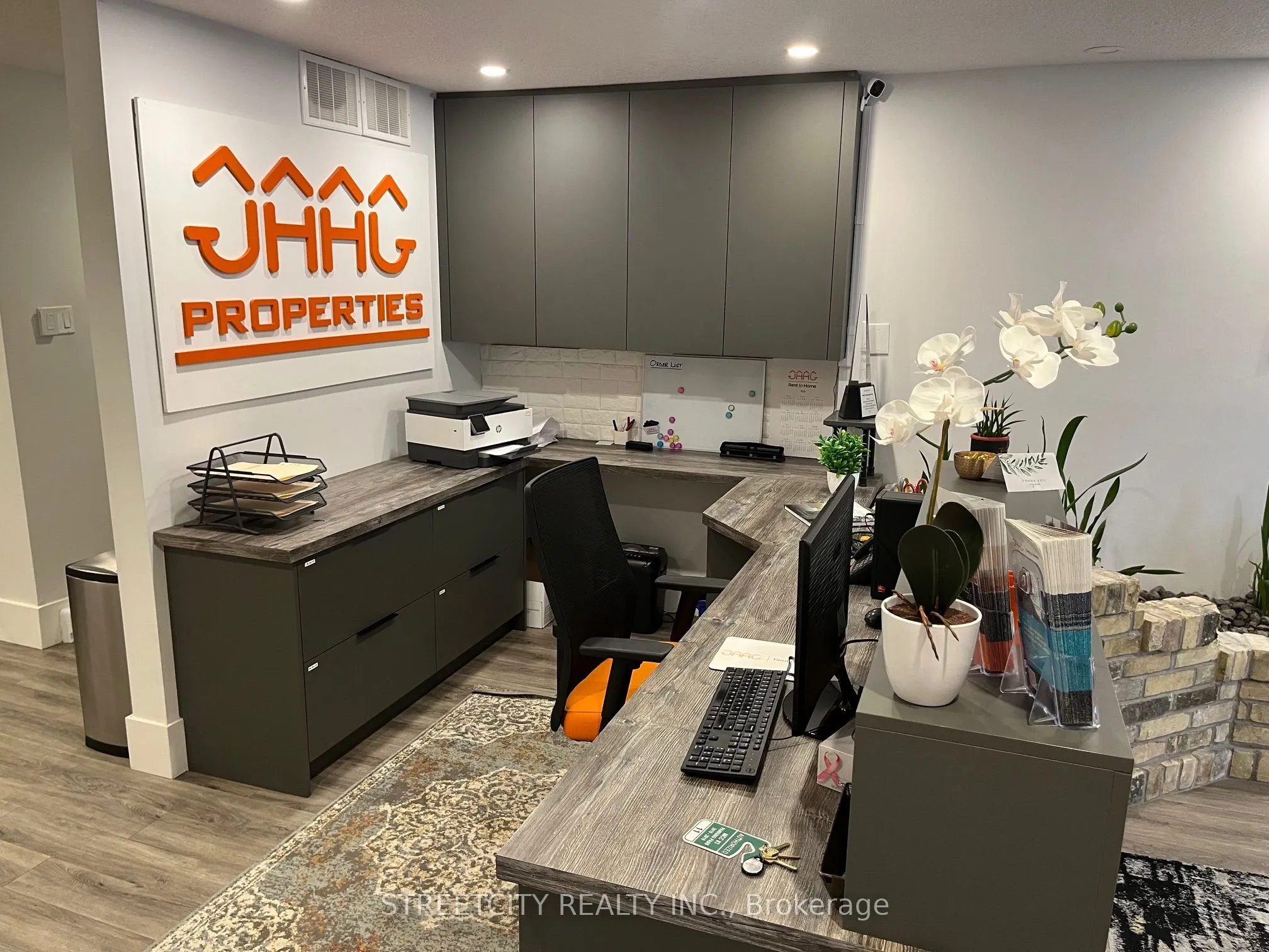 440 Wellington Street, #16