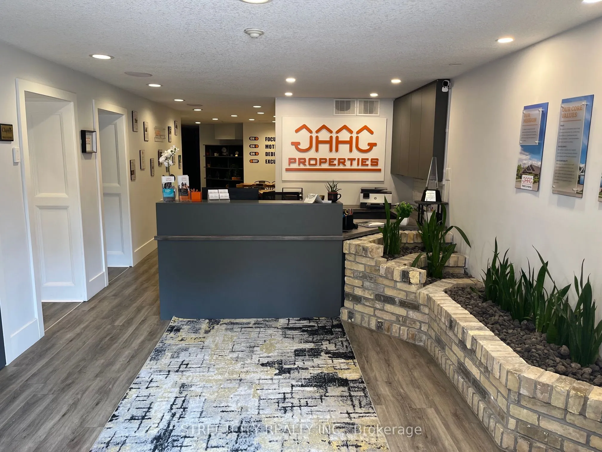 440 Wellington Street, #16