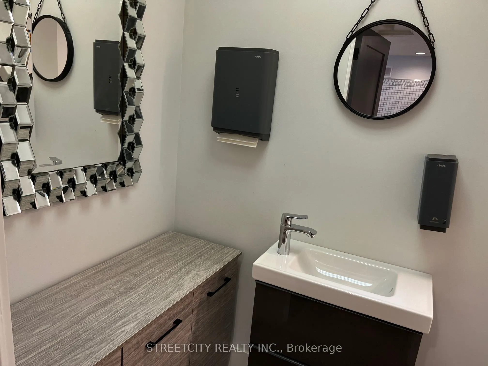 440 Wellington Street, #16