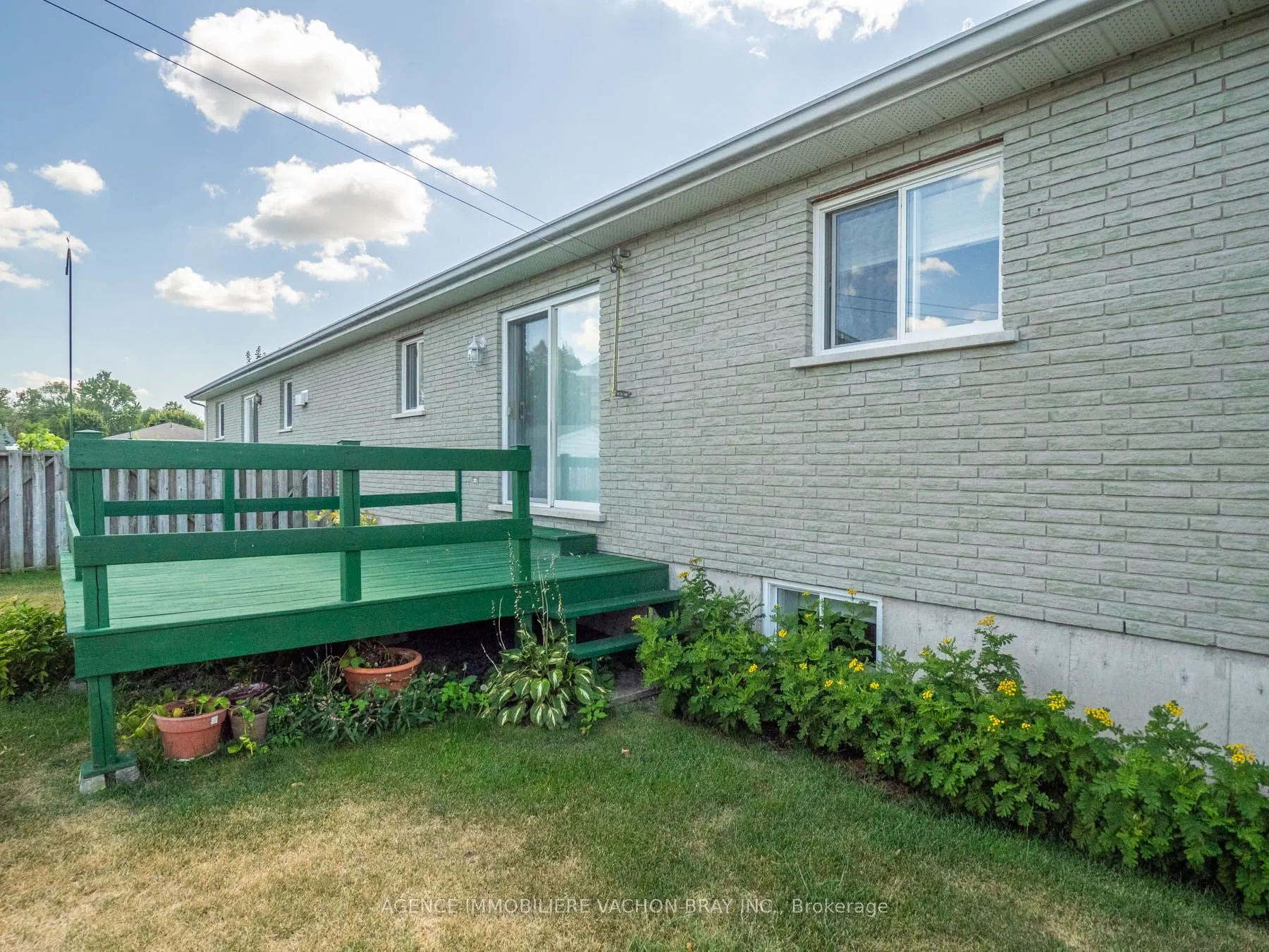 53 Sandfield Avenue N
