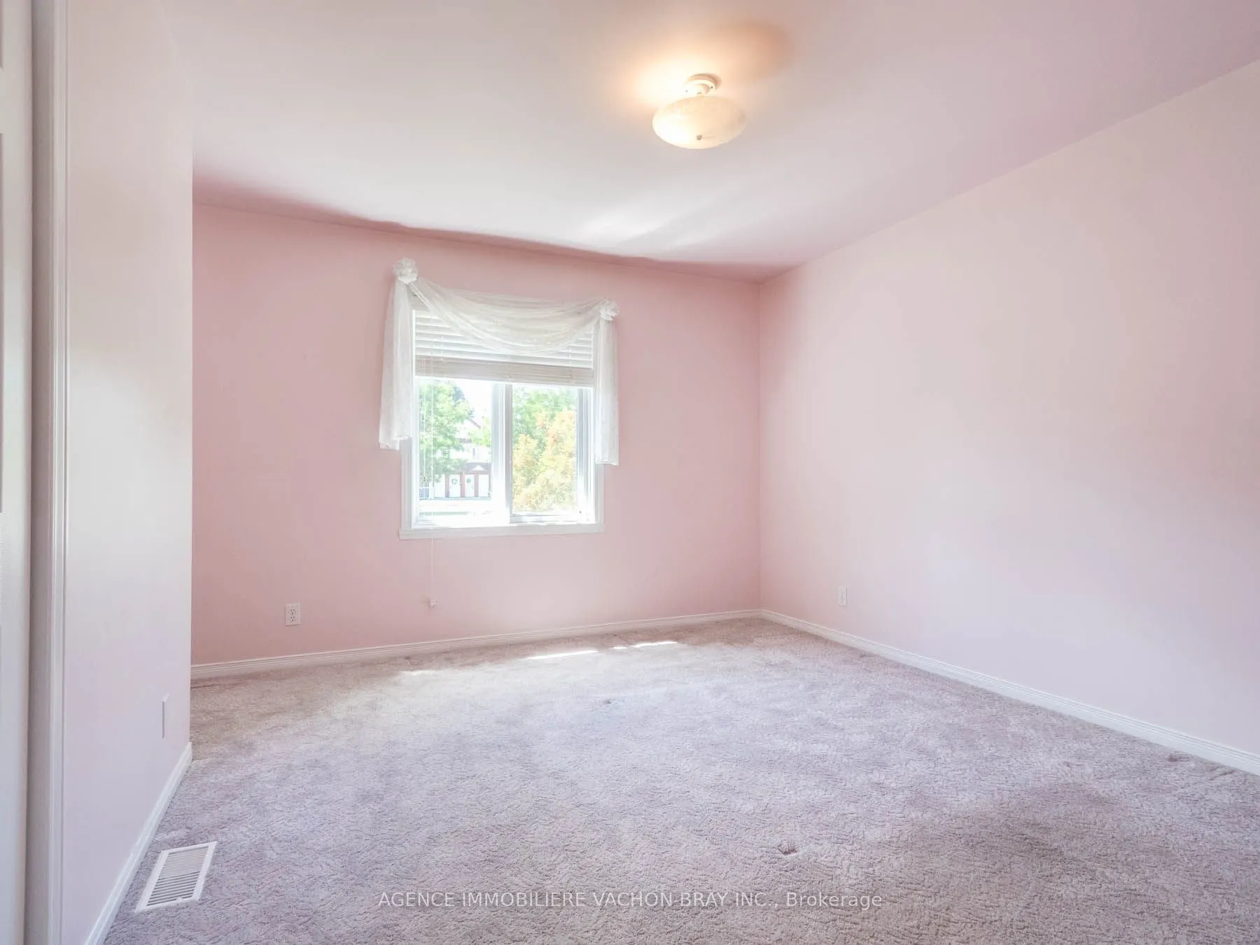 53 Sandfield Avenue N