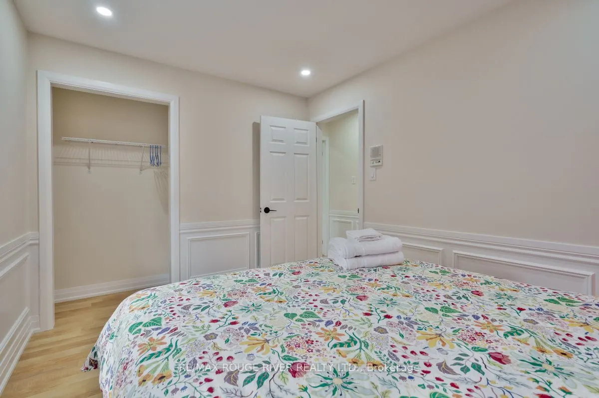 333 Mary Street W