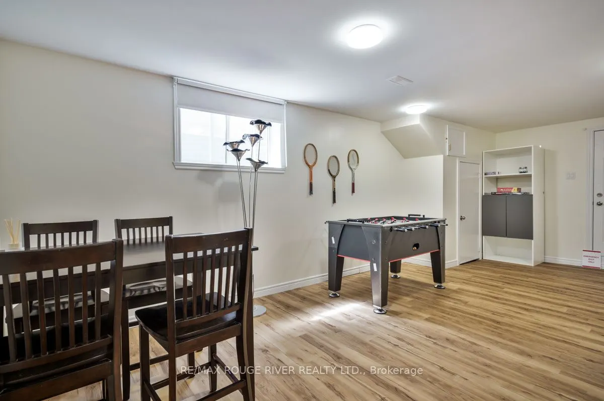 333 Mary Street W