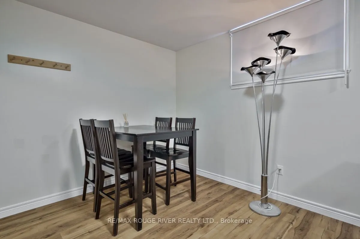 333 Mary Street W
