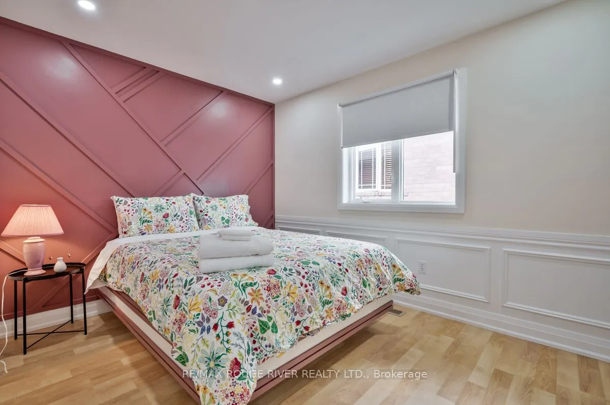 333 Mary Street W