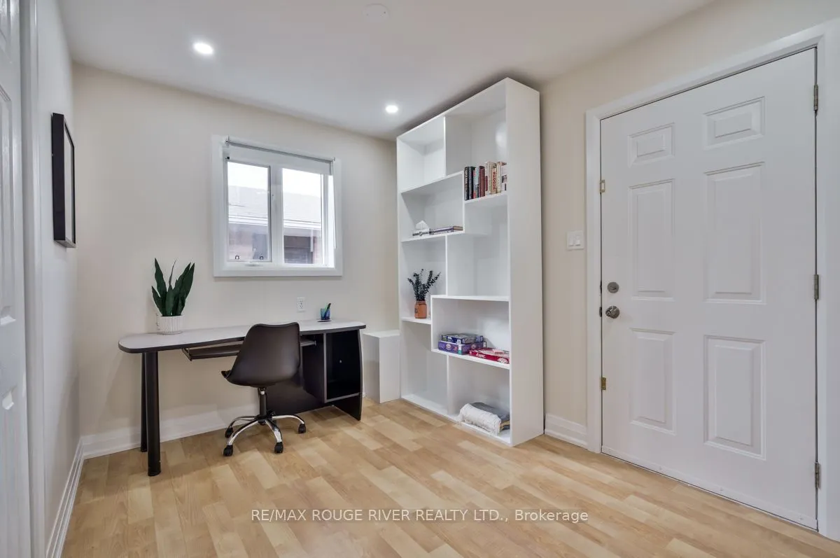 333 Mary Street W