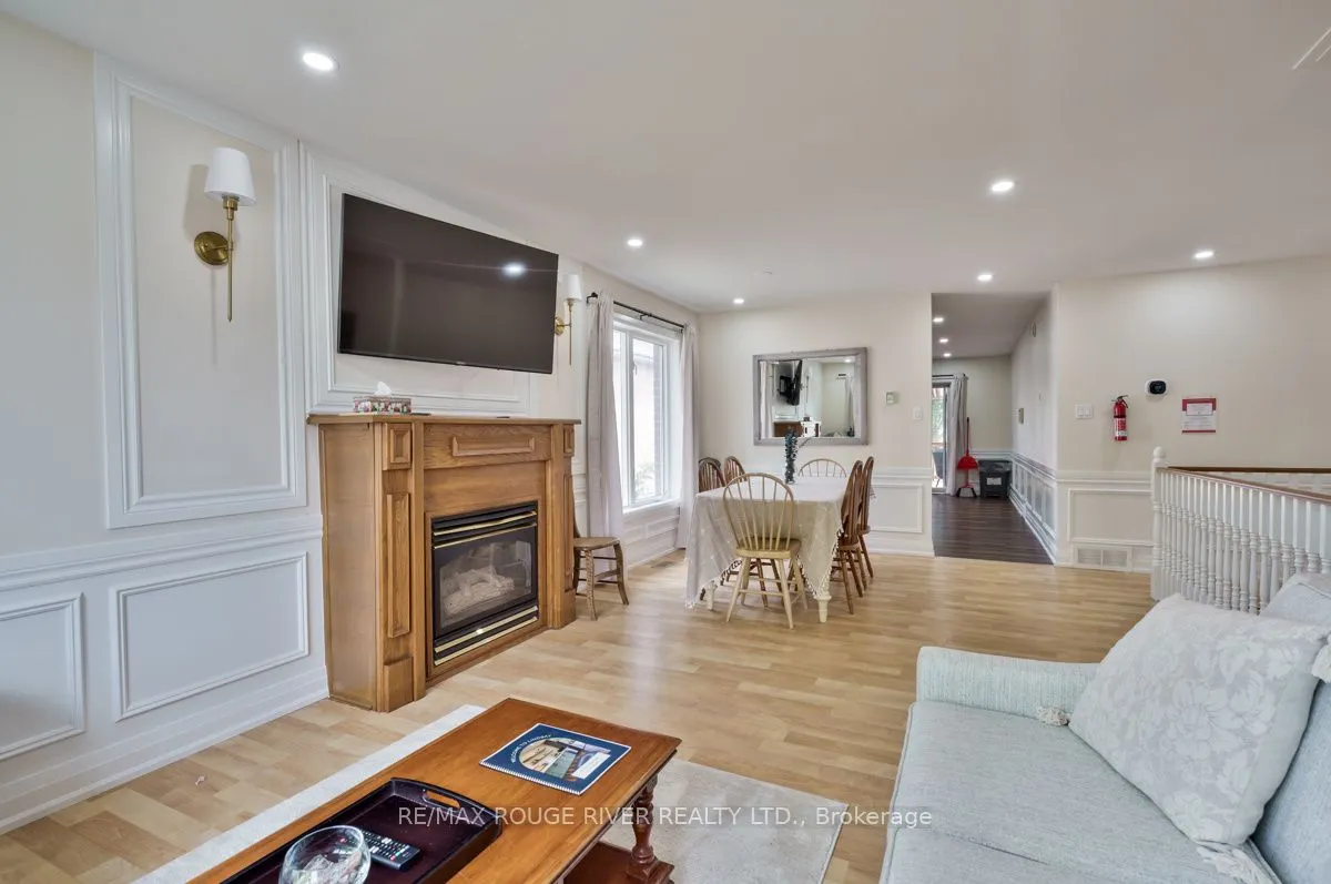 333 Mary Street W