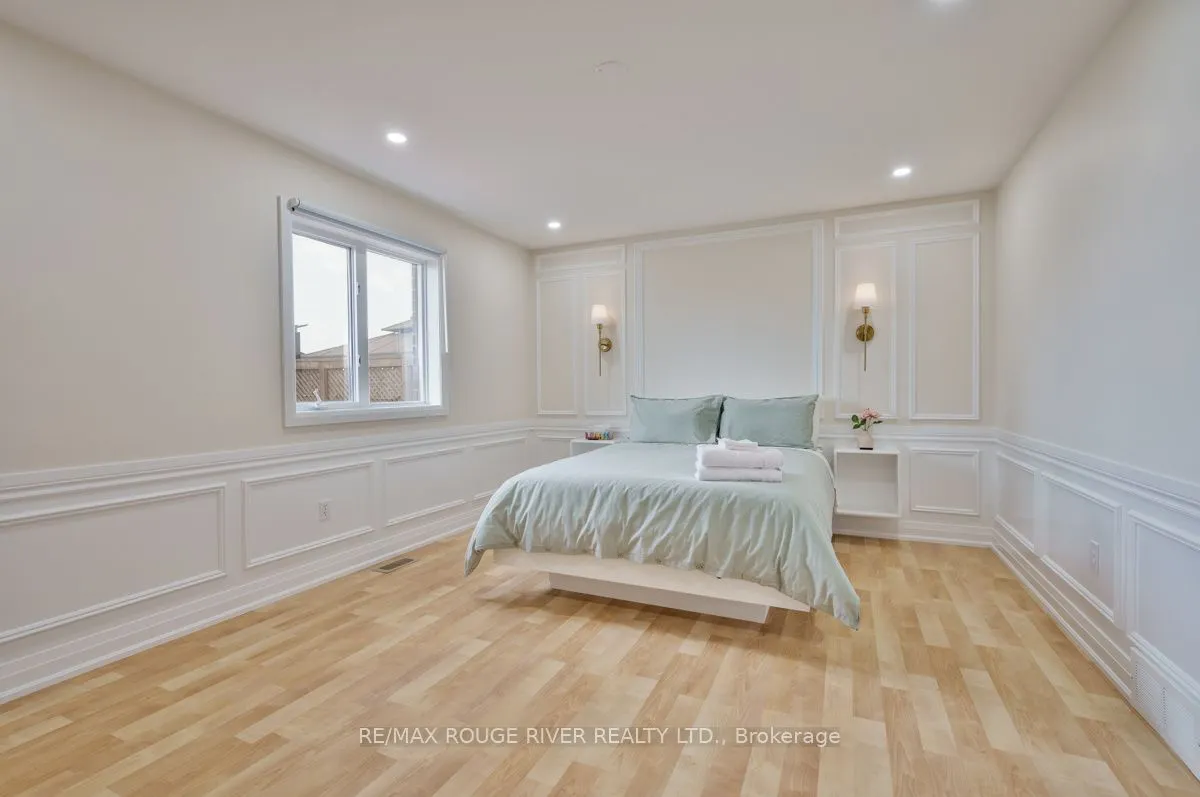 333 Mary Street W