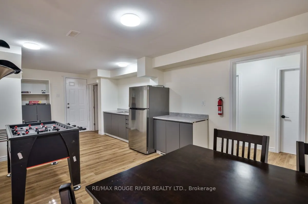 333 Mary Street W